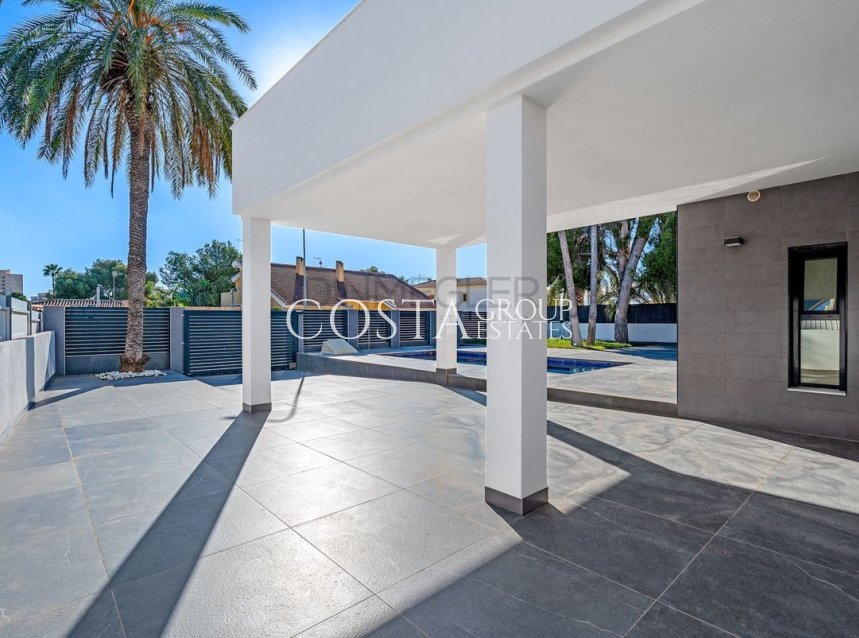 Resale - Villa -
Orihuela Costa - Campoamor
