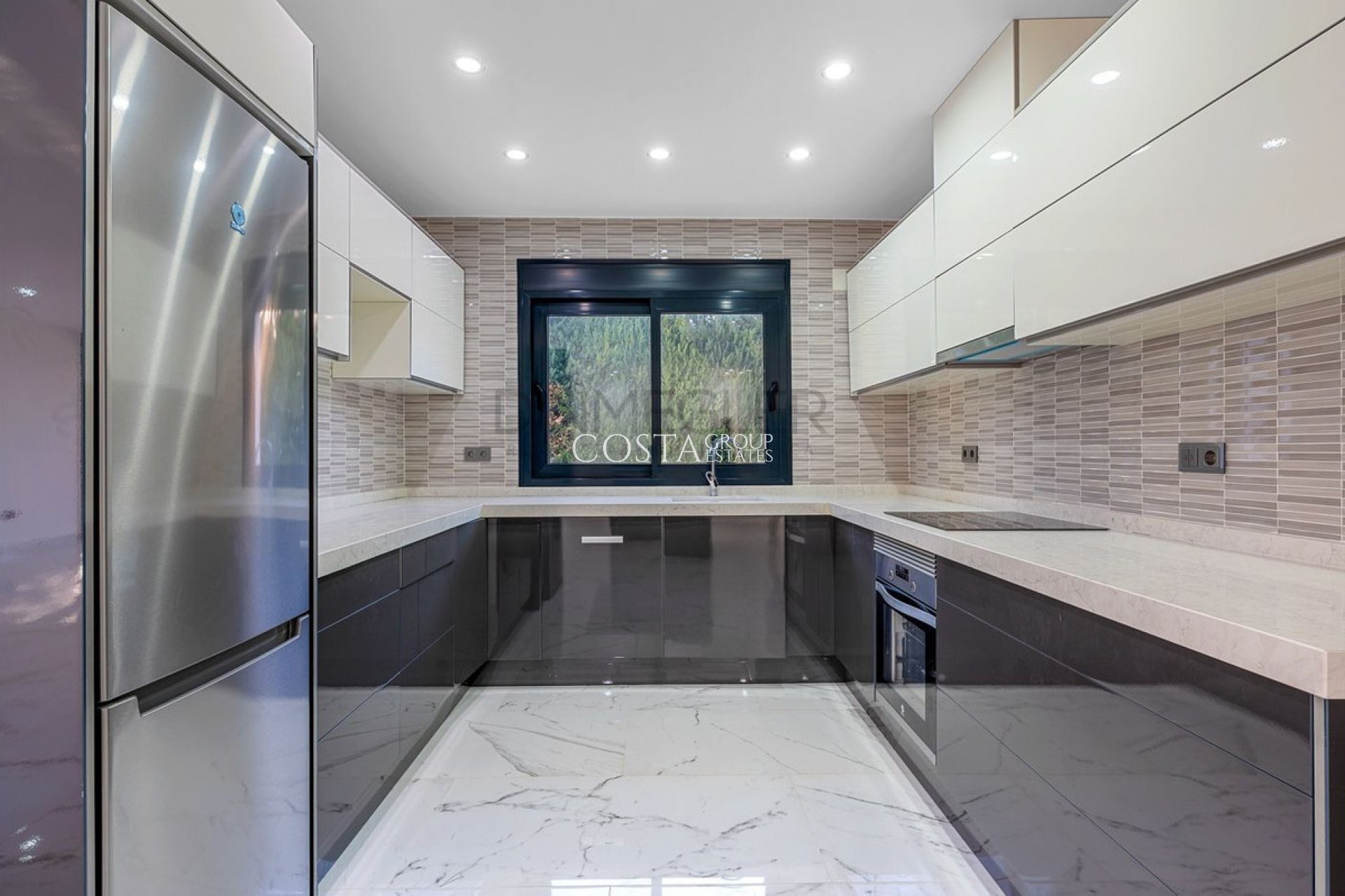 Resale - Villa -
Orihuela Costa - Campoamor