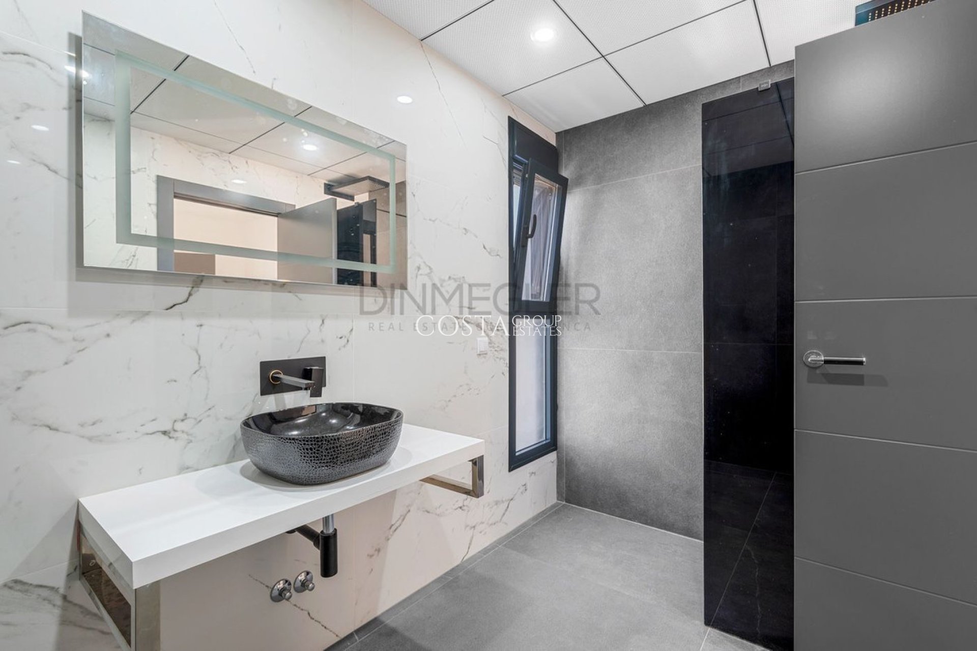 Resale - Villa -
Orihuela Costa - Campoamor