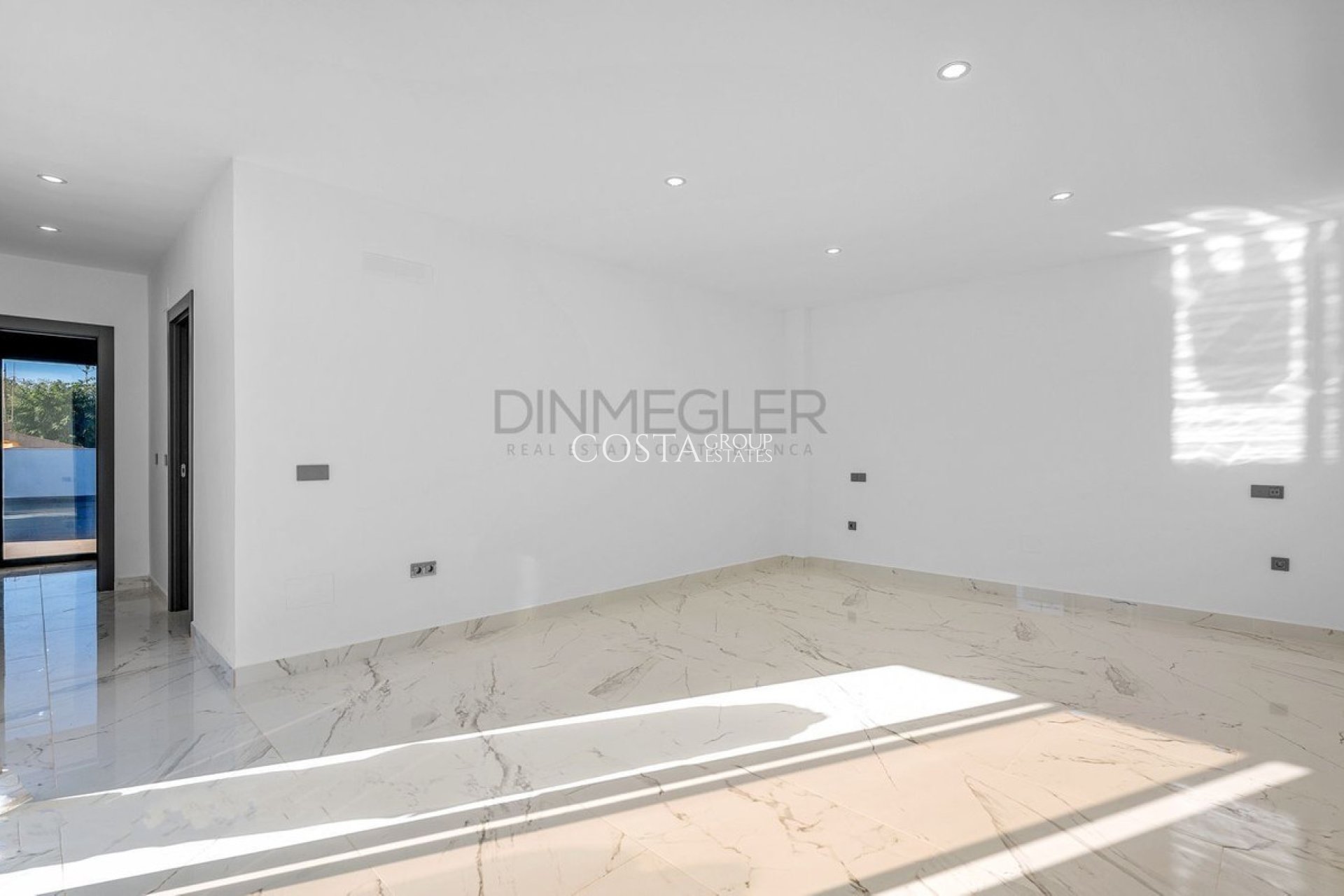 Resale - Villa -
Orihuela Costa - Campoamor