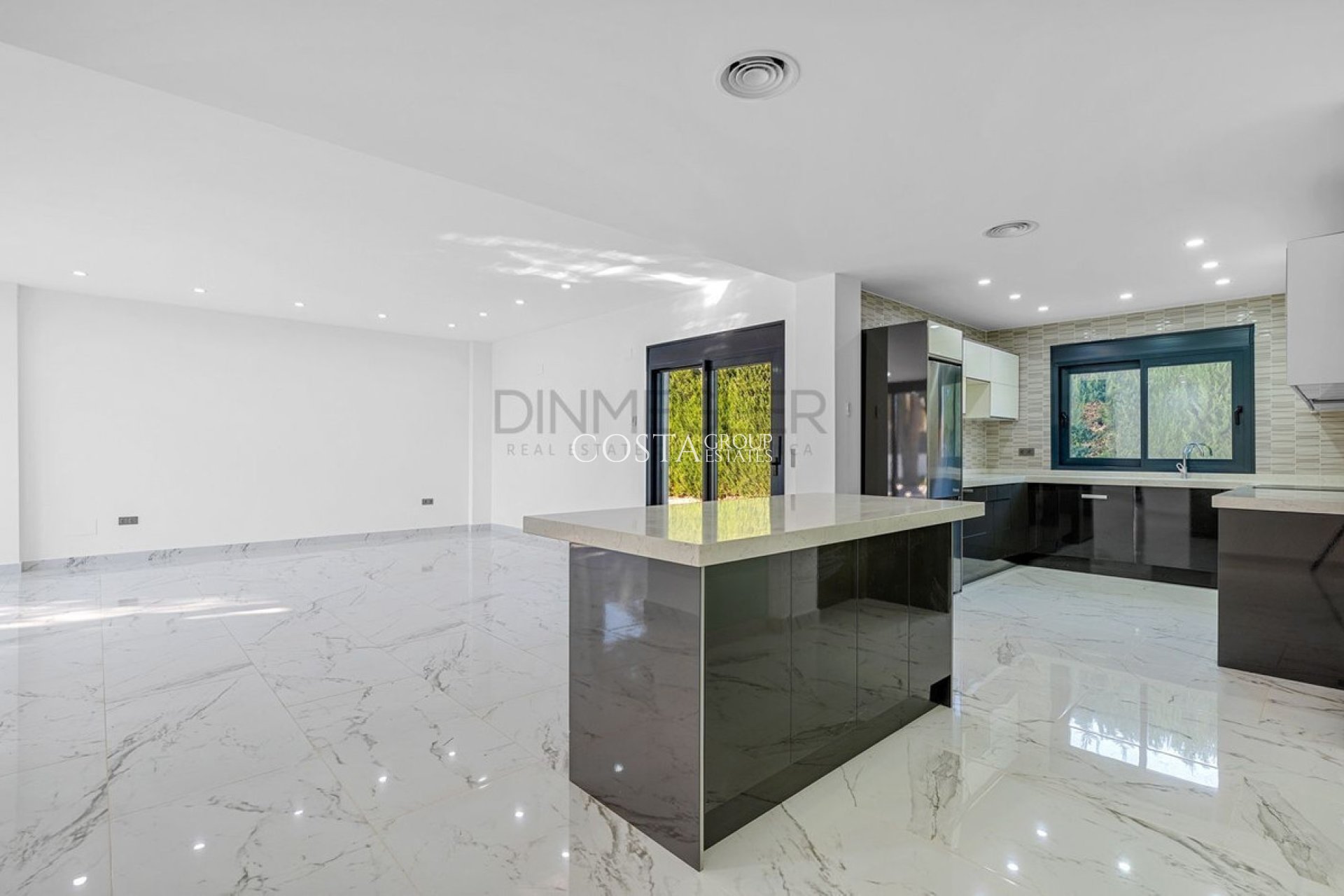 Resale - Villa -
Orihuela Costa - Campoamor