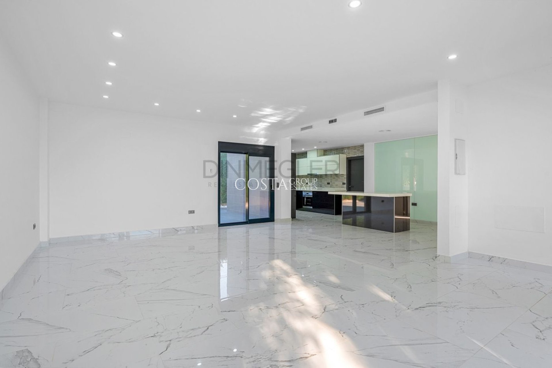 Resale - Villa -
Orihuela Costa - Campoamor