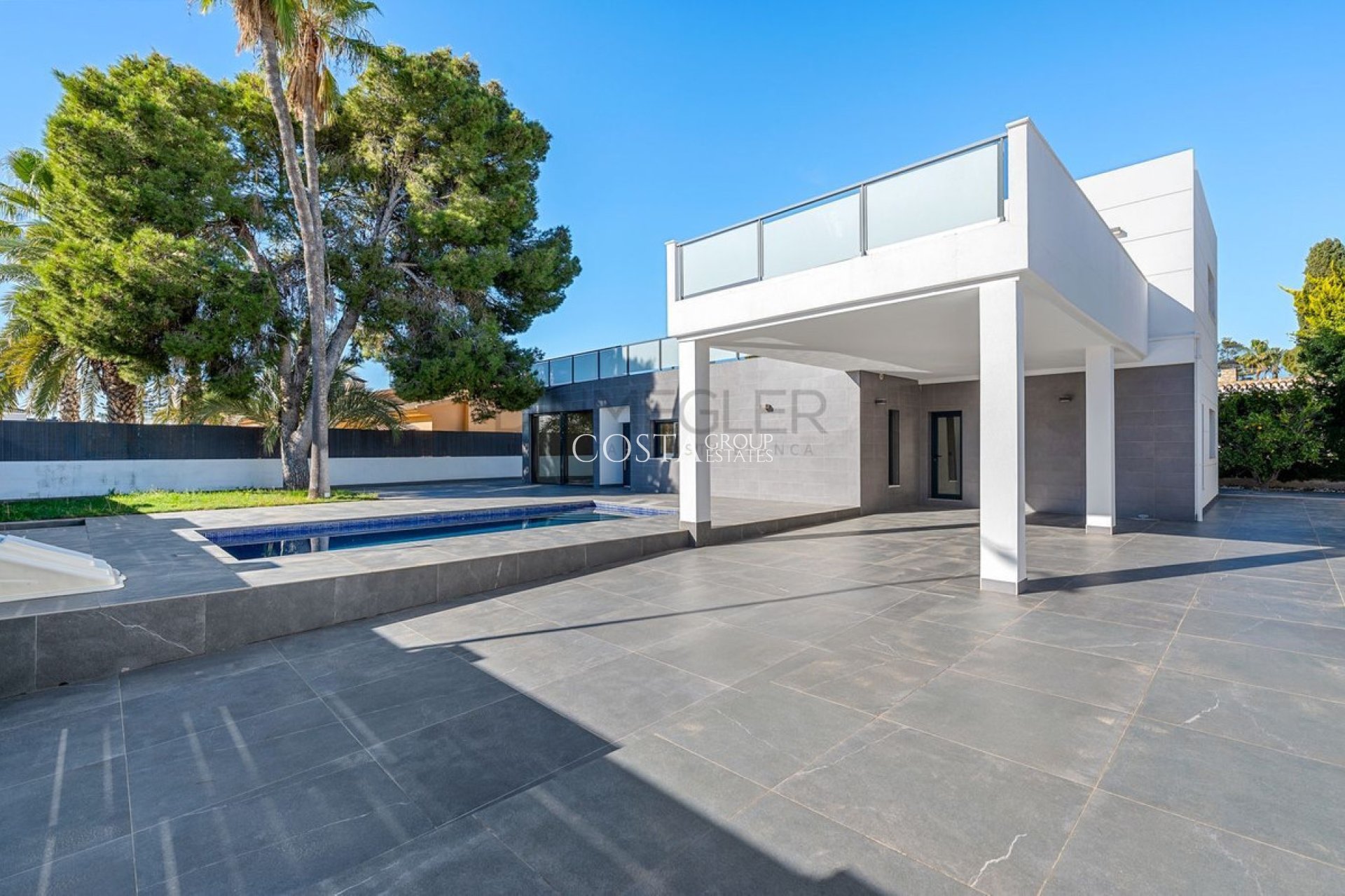 Resale - Villa -
Orihuela Costa - Campoamor
