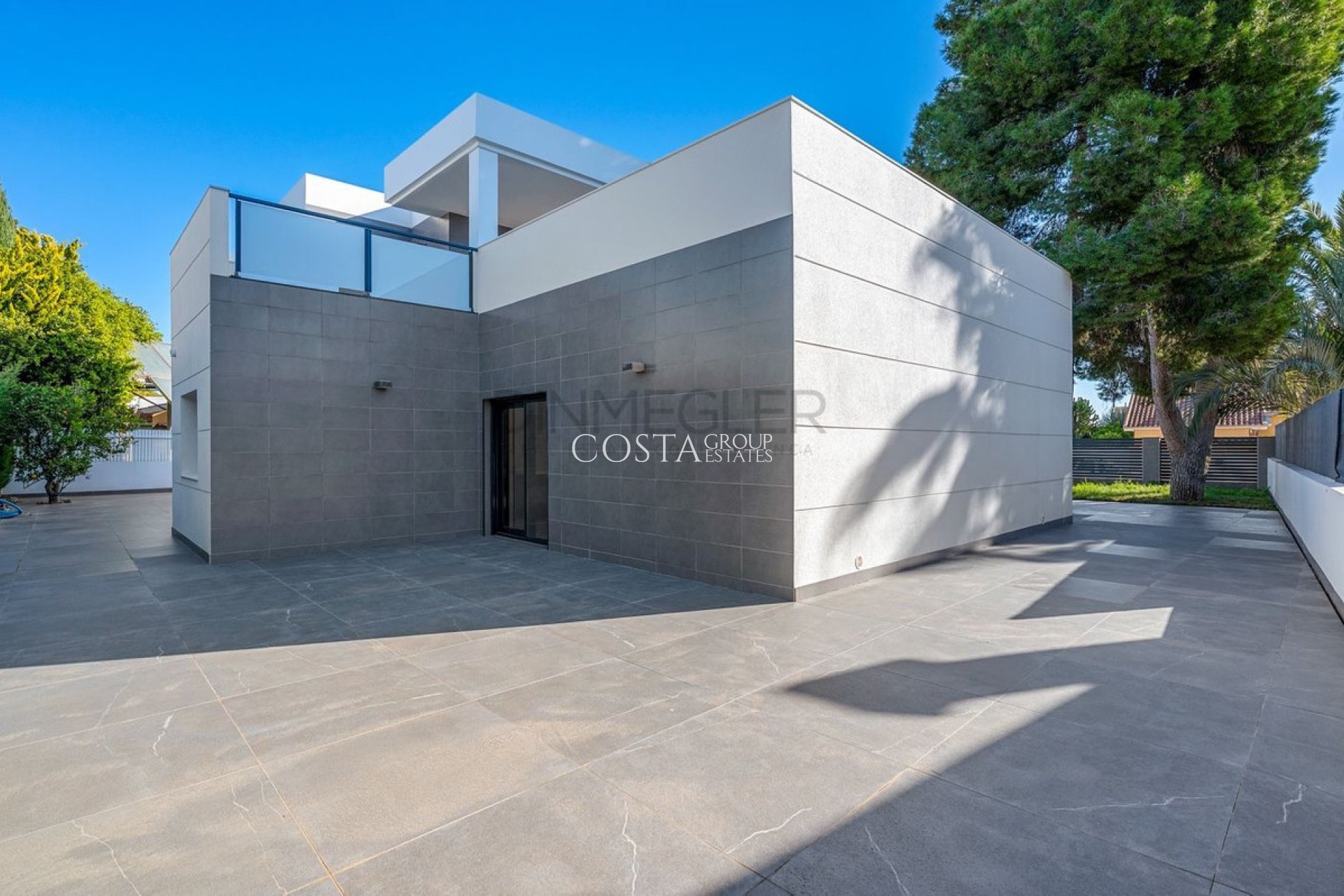 Resale - Villa -
Orihuela Costa - Campoamor