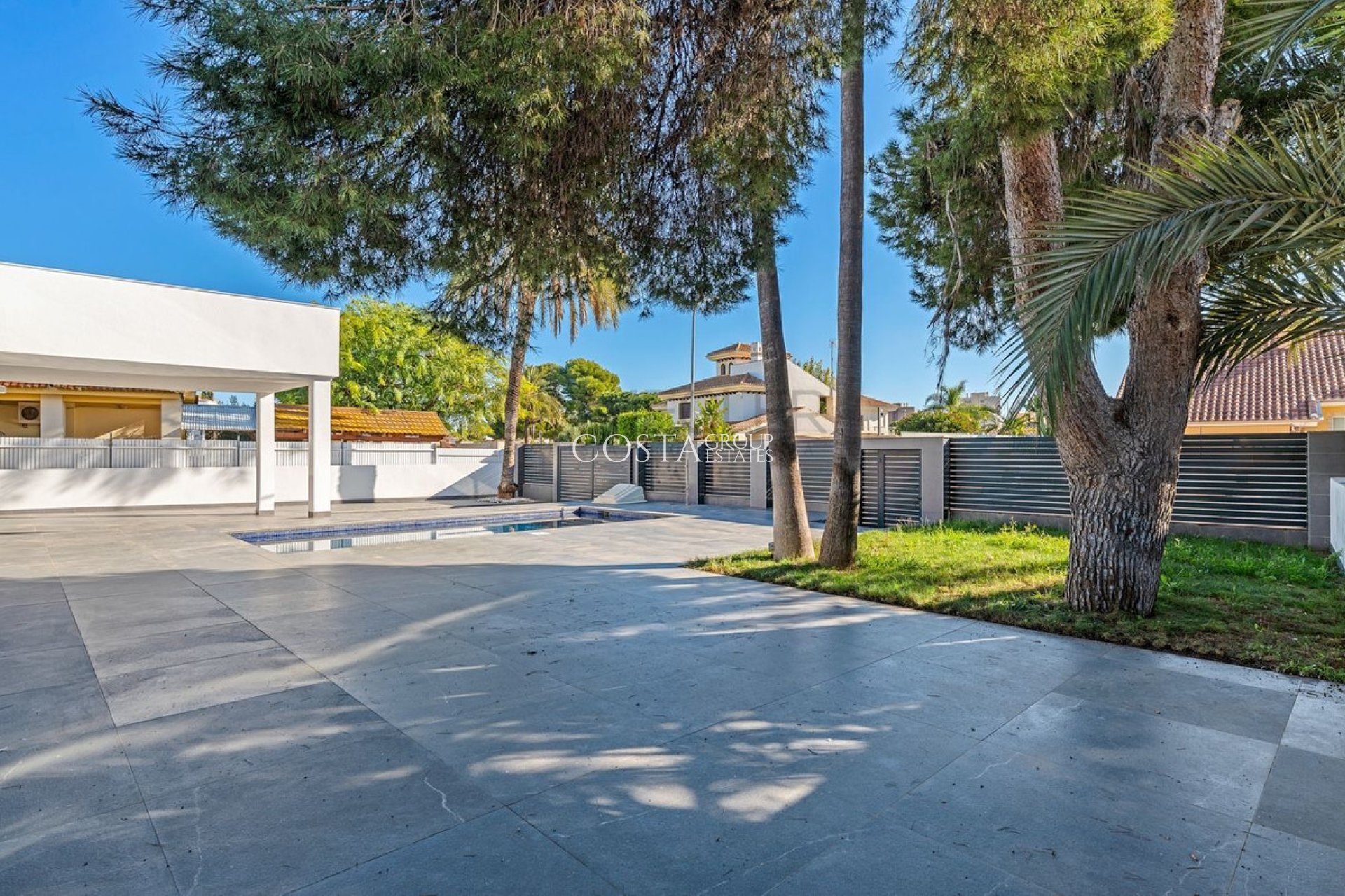 Resale - Villa -
Orihuela Costa - Campoamor