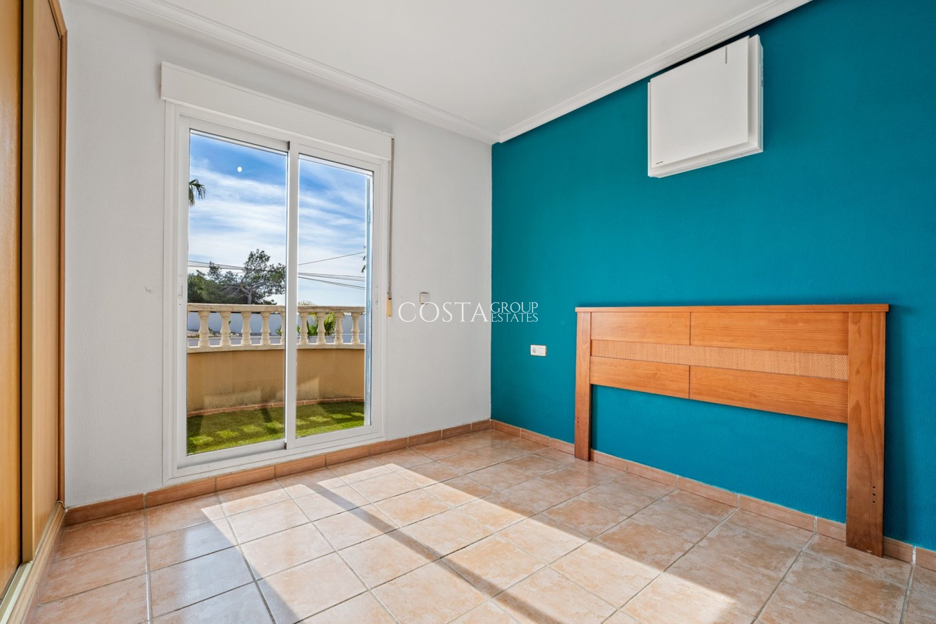 Resale - Villa -
Orihuela Costa - Castillo de Don Juan