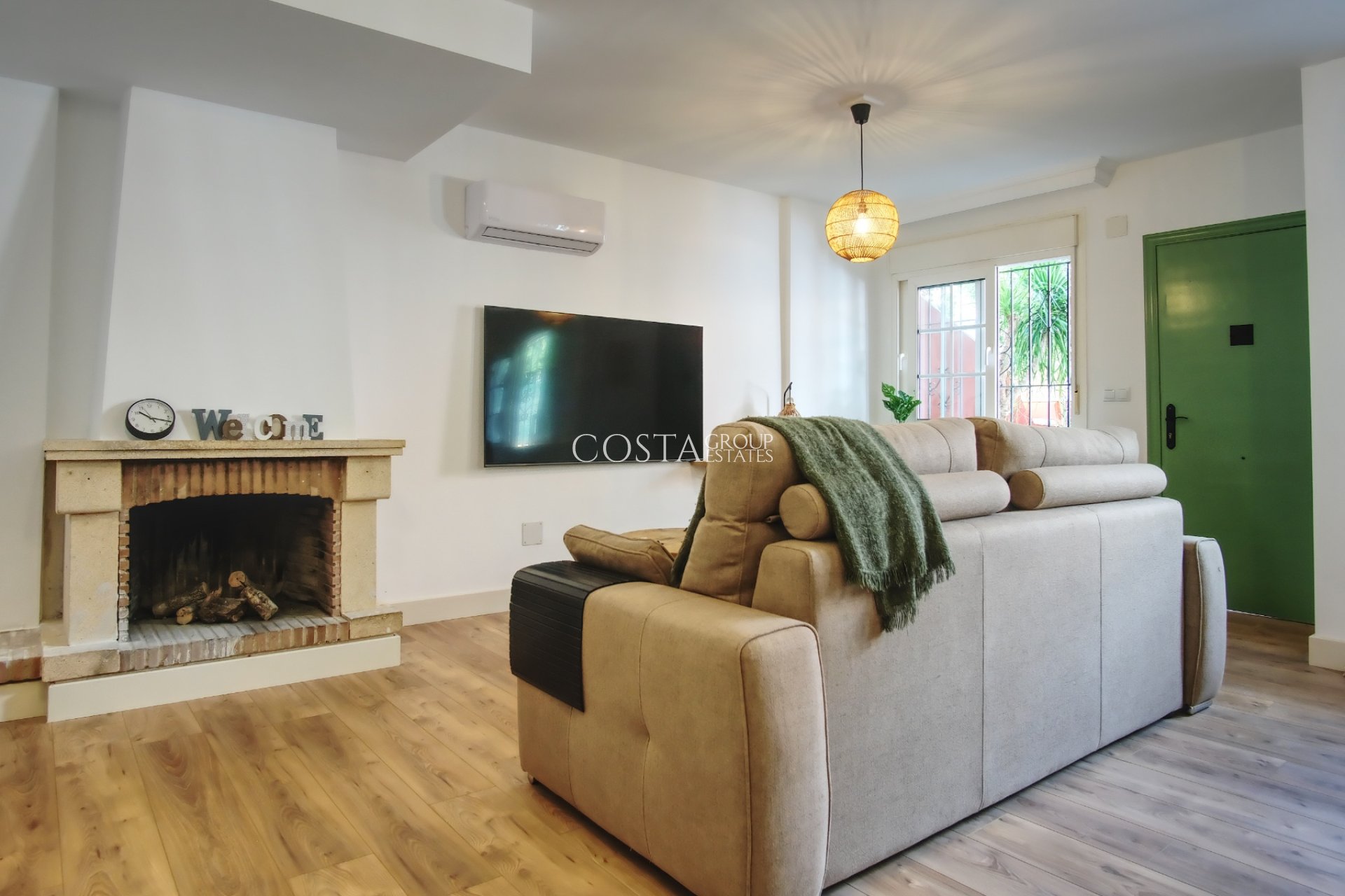 Resale - Villa -
Orihuela Costa - Costa Blanca