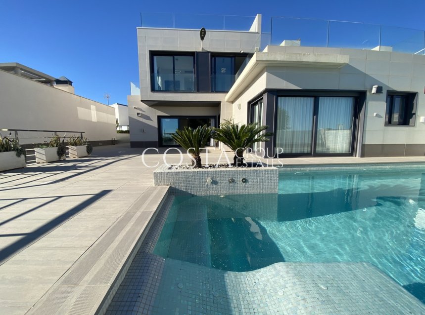 Resale - Villa -
Orihuela Costa - Dehesa de Campoamor