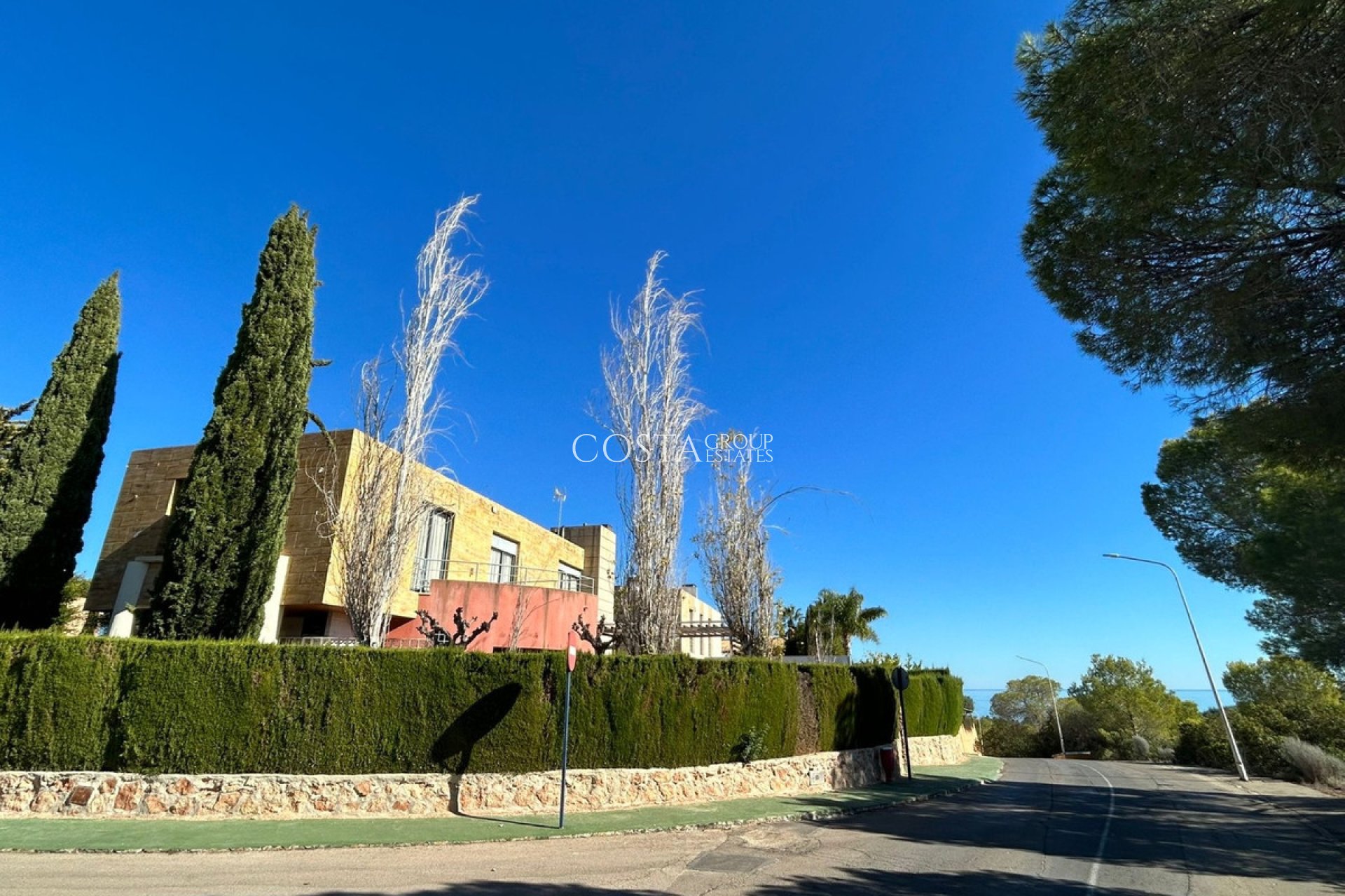 Resale - Villa -
Orihuela Costa - Dehesa de Campoamor