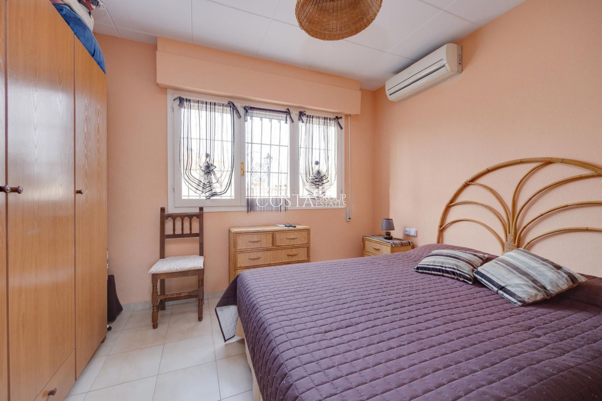 Resale - Villa -
Orihuela Costa - La Florida