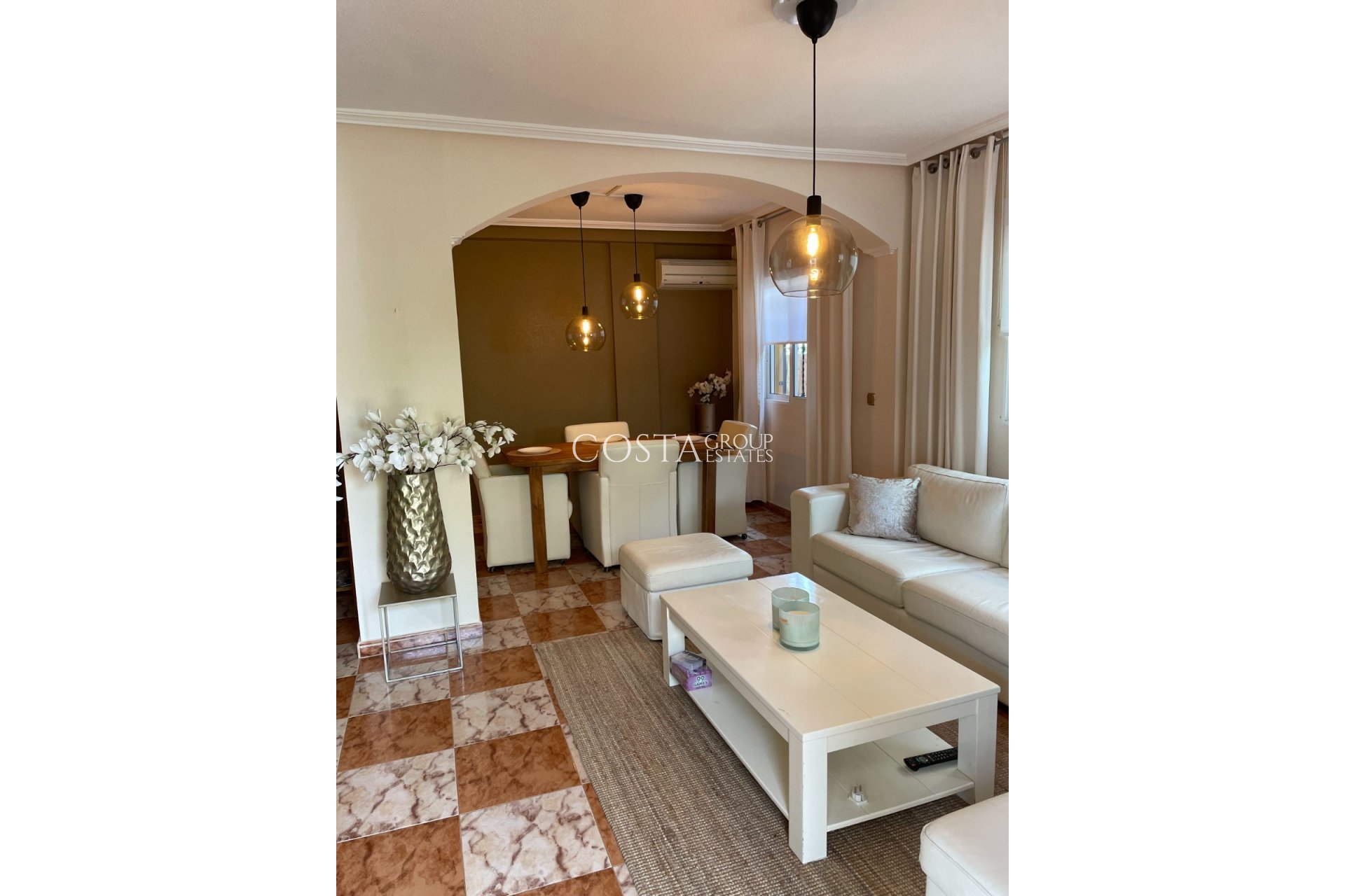 Resale - Villa -
Orihuela Costa - La Regia