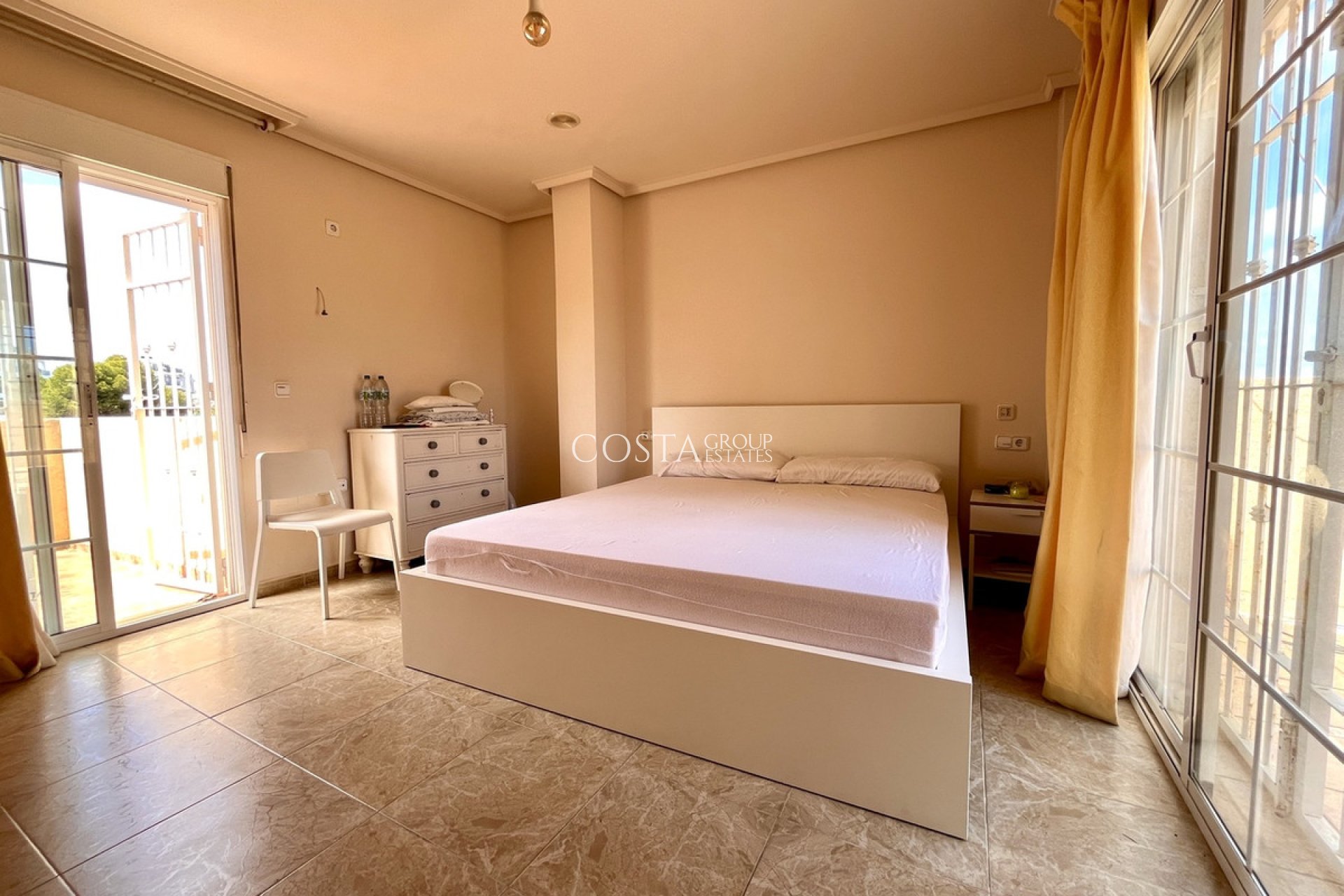 Resale - Villa -
Orihuela Costa - La Zenia