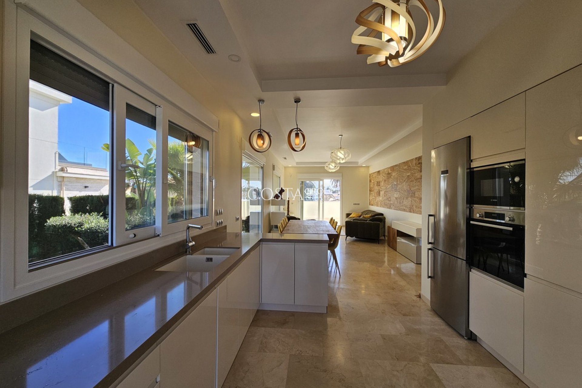 Resale - Villa -
Orihuela Costa - La Zenia