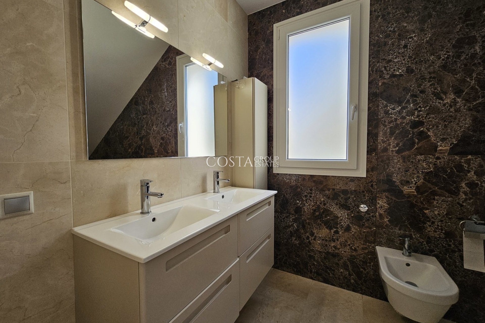 Resale - Villa -
Orihuela Costa - La Zenia