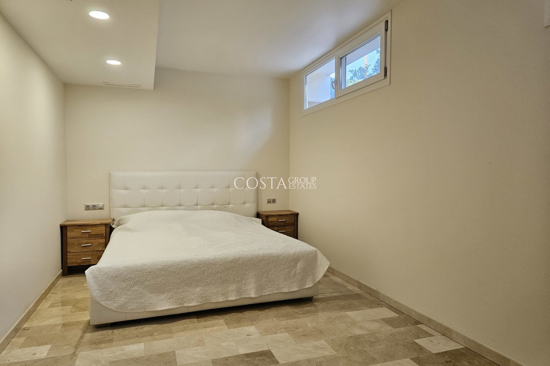 Resale - Villa -
Orihuela Costa - La Zenia