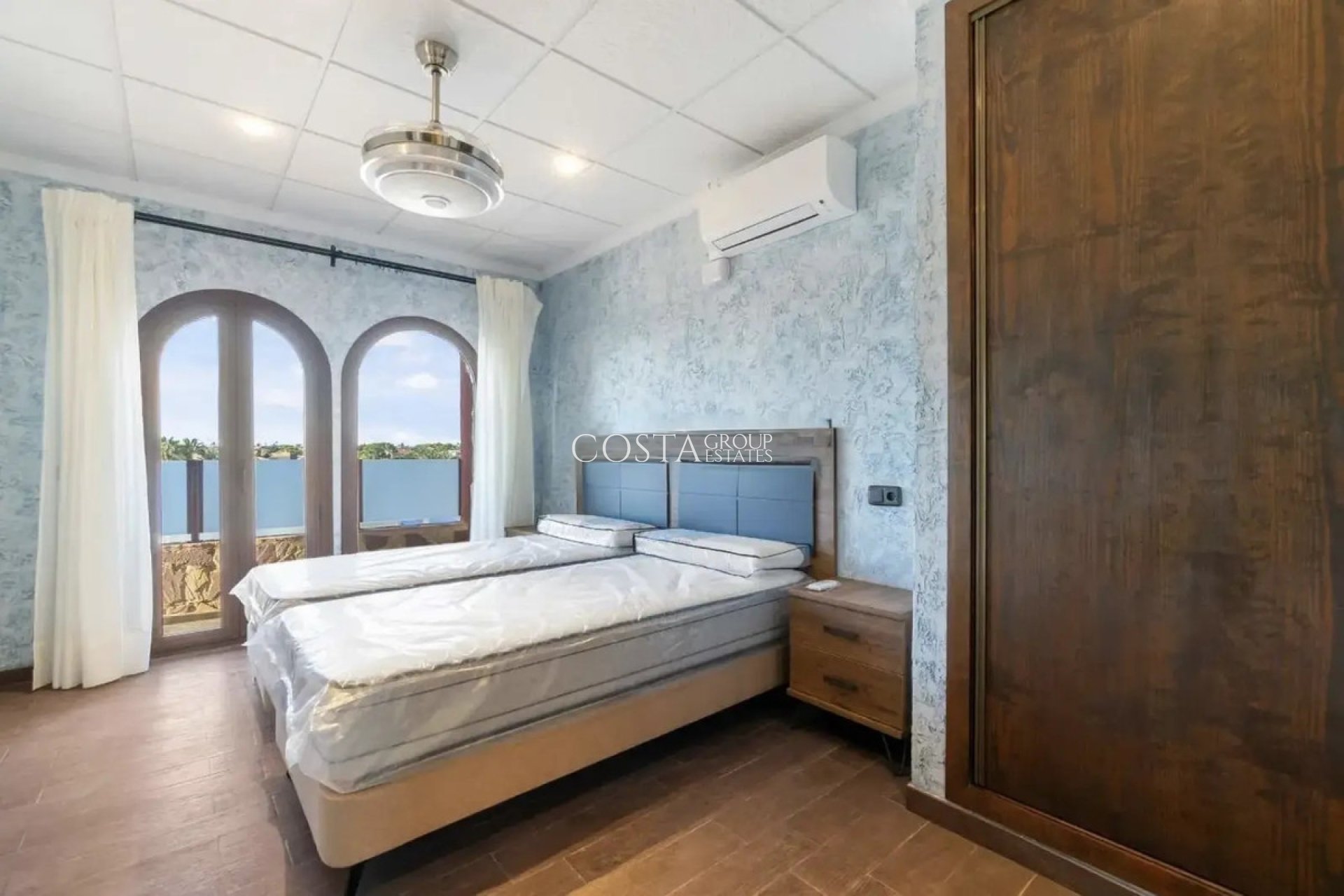 Resale - Villa -
Orihuela Costa - La Zenia