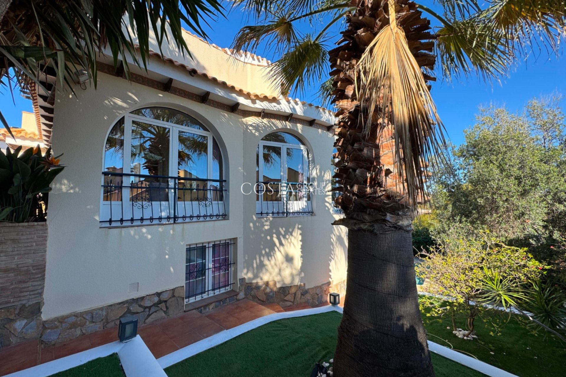 Resale - Villa -
Orihuela Costa - La Zenia