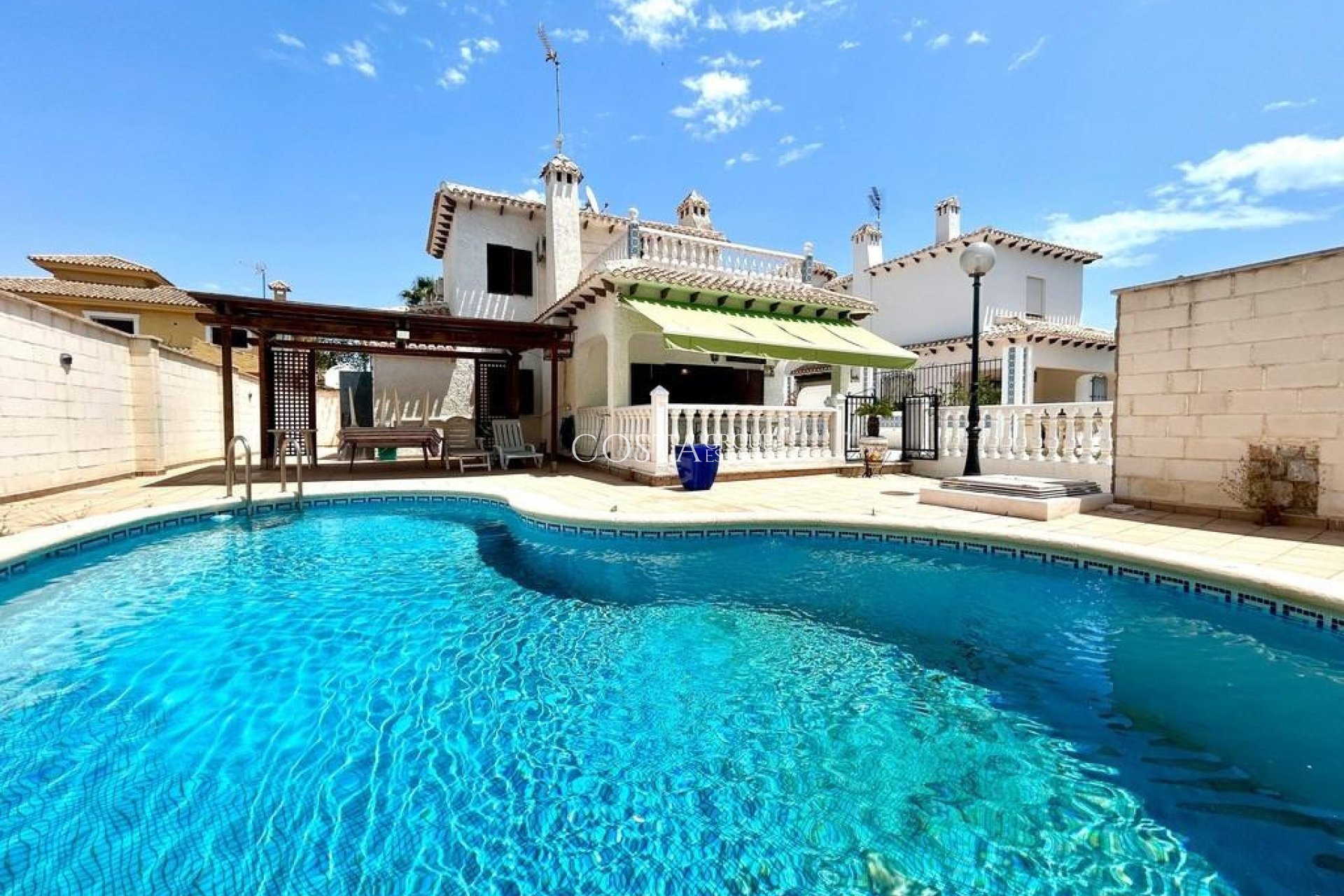 Resale - Villa -
Orihuela Costa - La Zenia