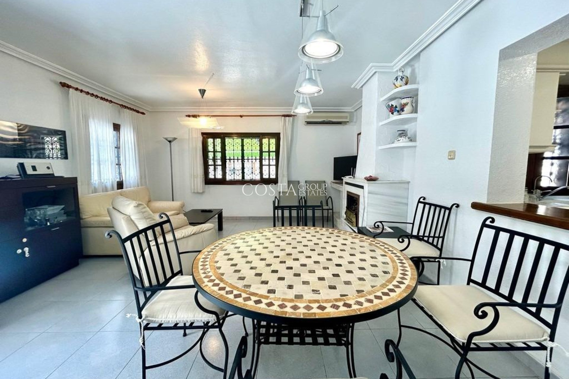 Resale - Villa -
Orihuela Costa - La Zenia