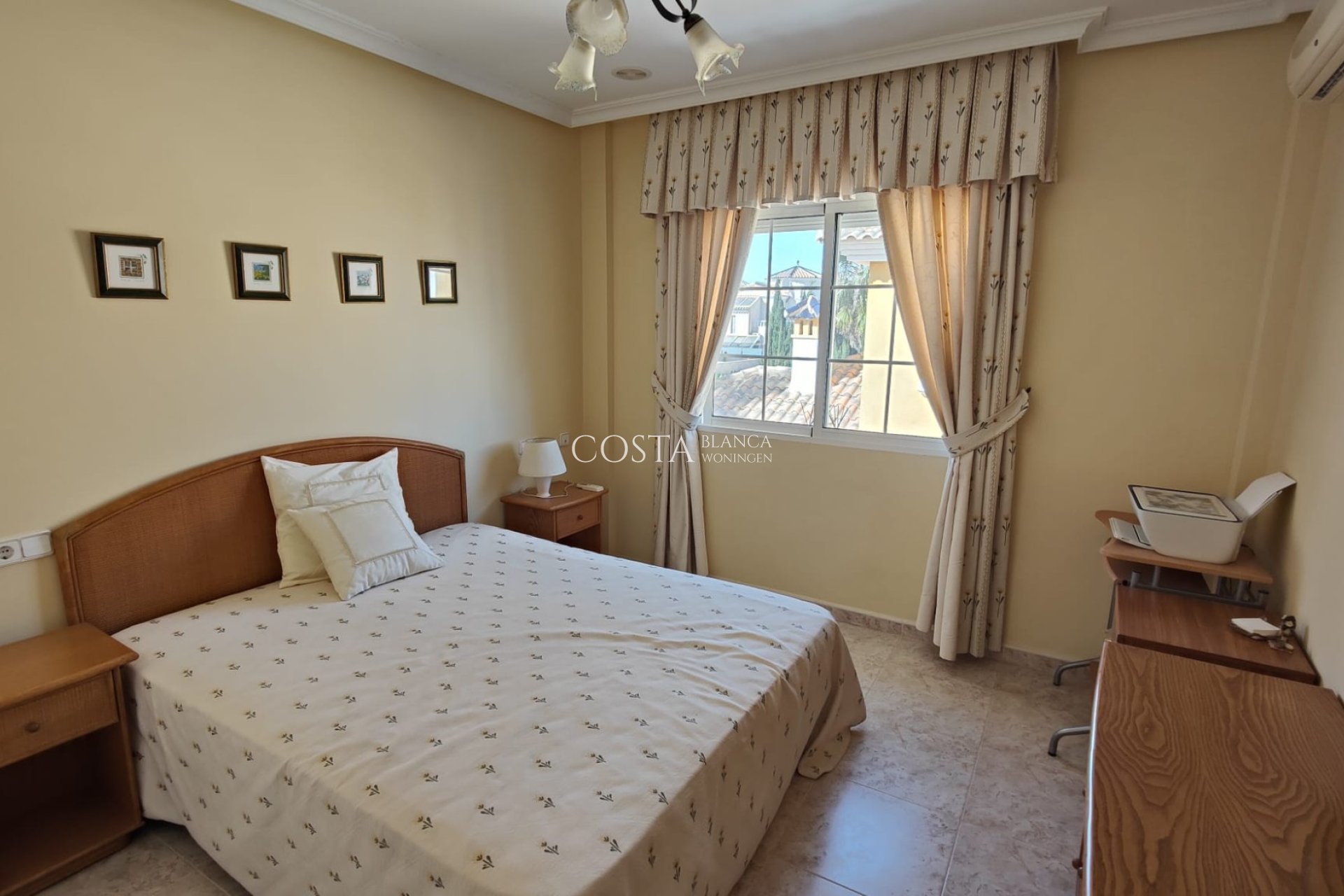 Resale - Villa -
Orihuela Costa - La Zenia