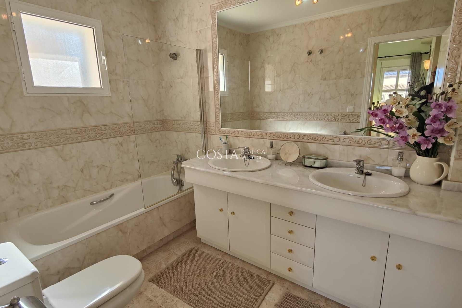 Resale - Villa -
Orihuela Costa - La Zenia