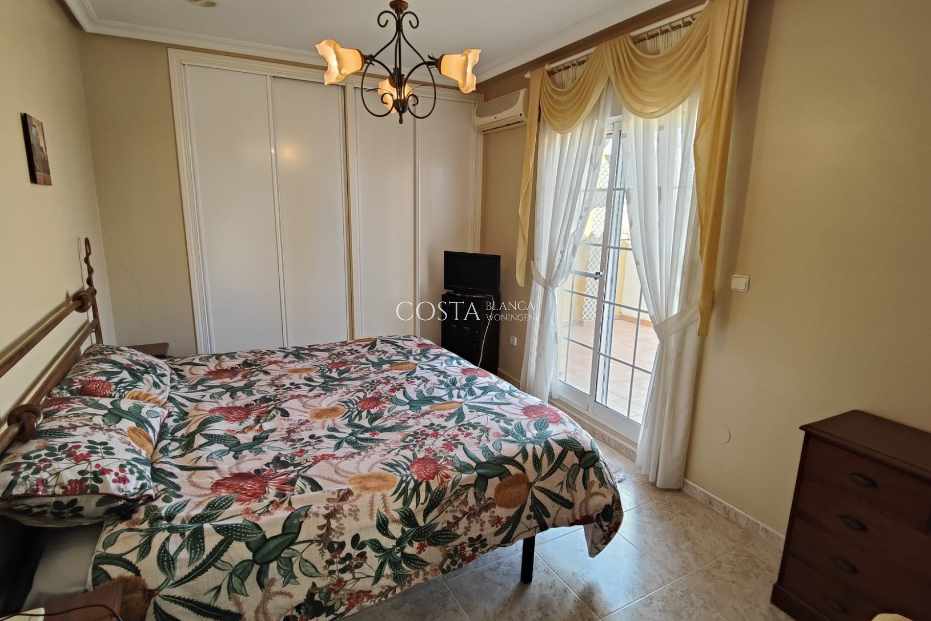 Resale - Villa -
Orihuela Costa - La Zenia