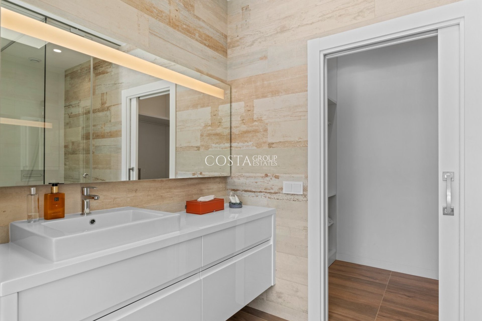 Resale - Villa -
Orihuela Costa - Las Colinas Golf