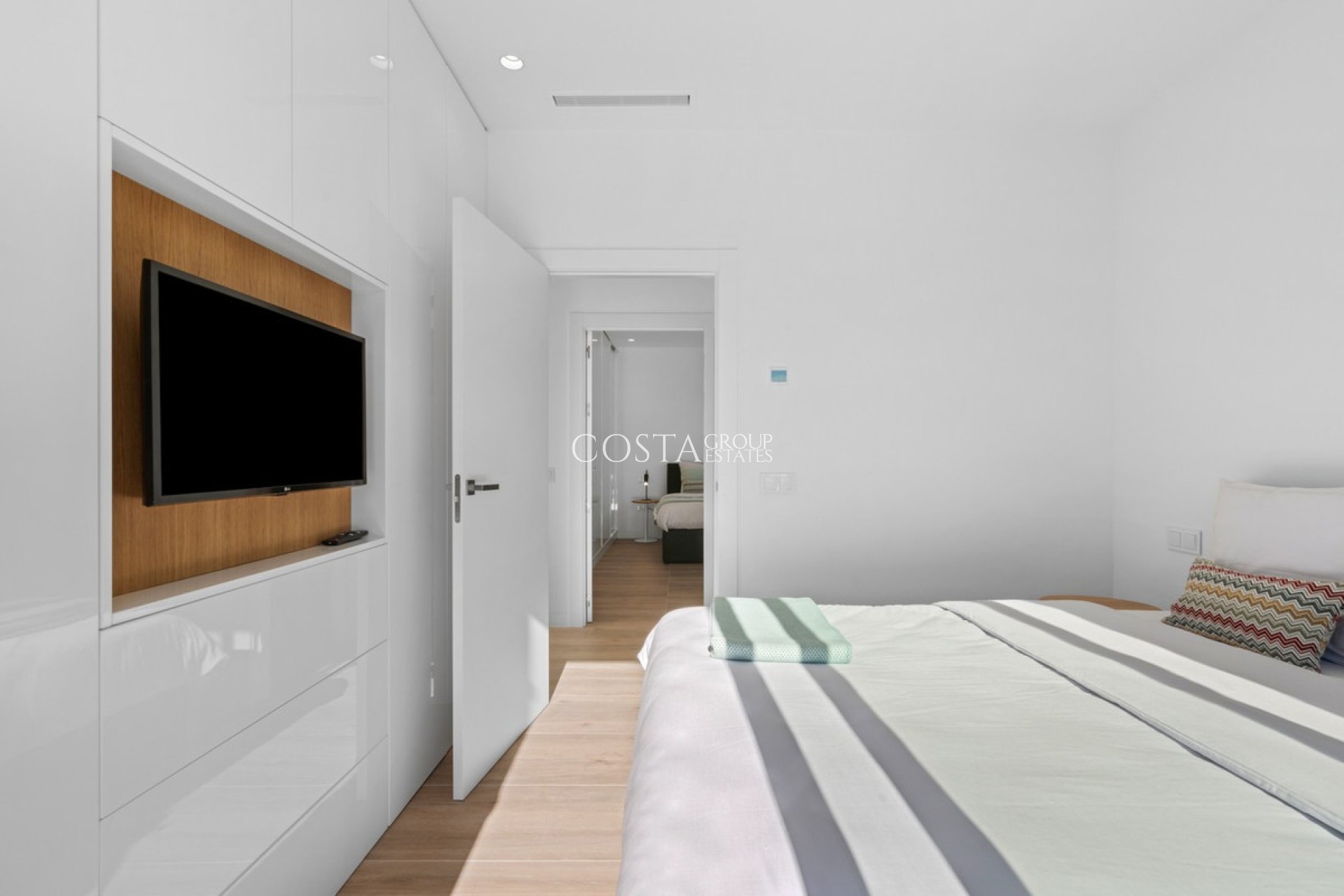 Resale - Villa -
Orihuela Costa - Las Colinas Golf