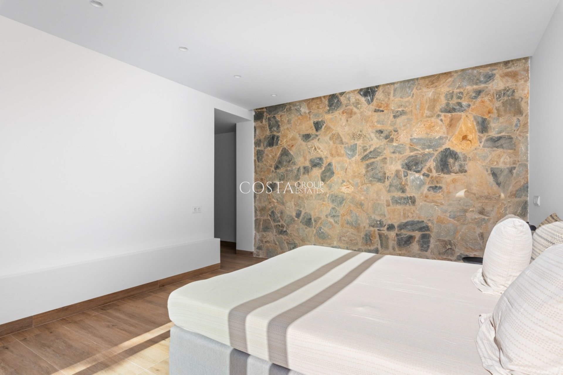 Resale - Villa -
Orihuela Costa - Las Colinas Golf