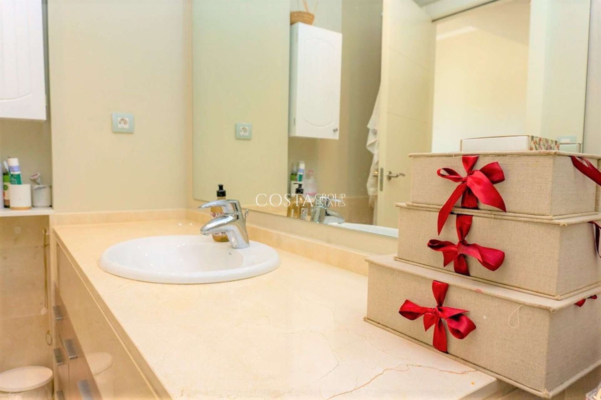 Resale - Villa -
Orihuela Costa - Las Colinas Golf