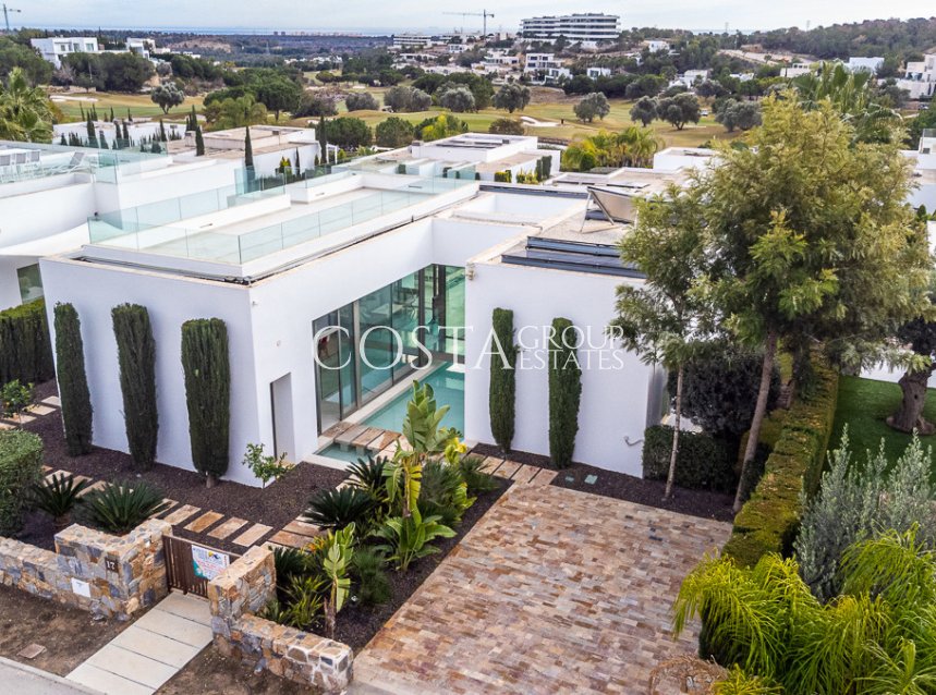 Resale - Villa -
Orihuela Costa - Las Colinas Golf