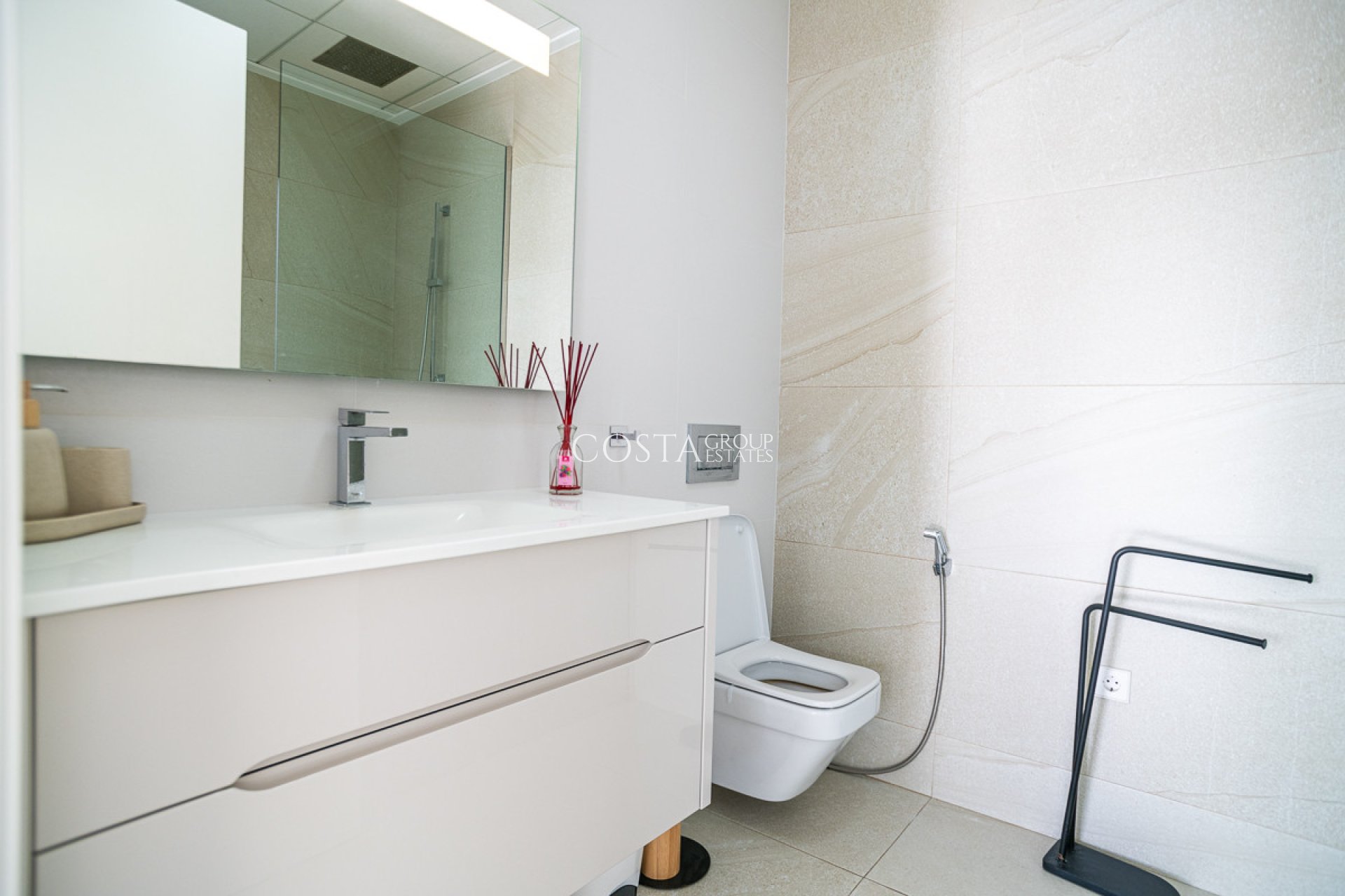 Resale - Villa -
Orihuela Costa - Las Colinas Golf