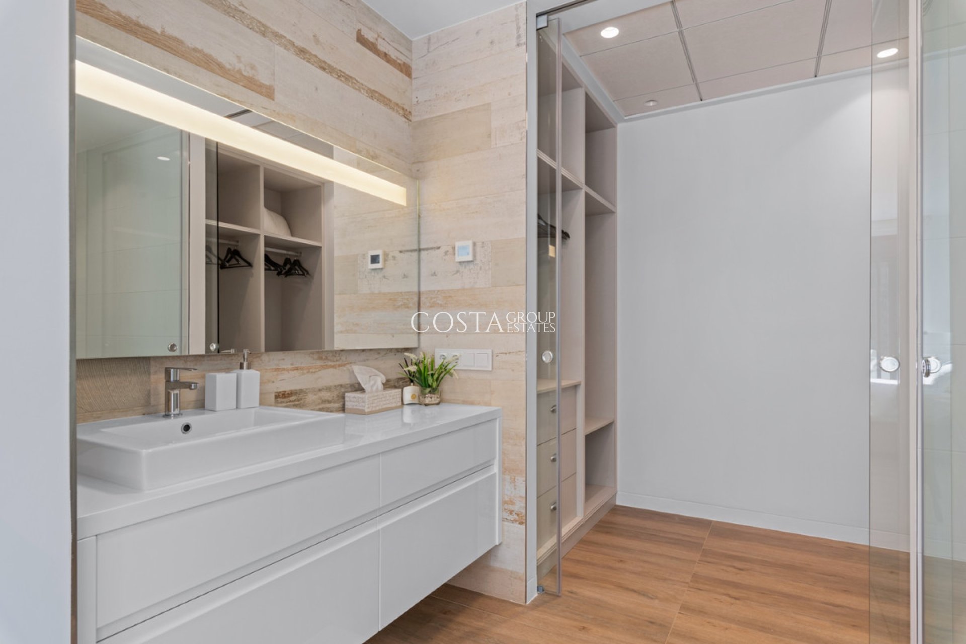 Resale - Villa -
Orihuela Costa - Las Colinas Golf