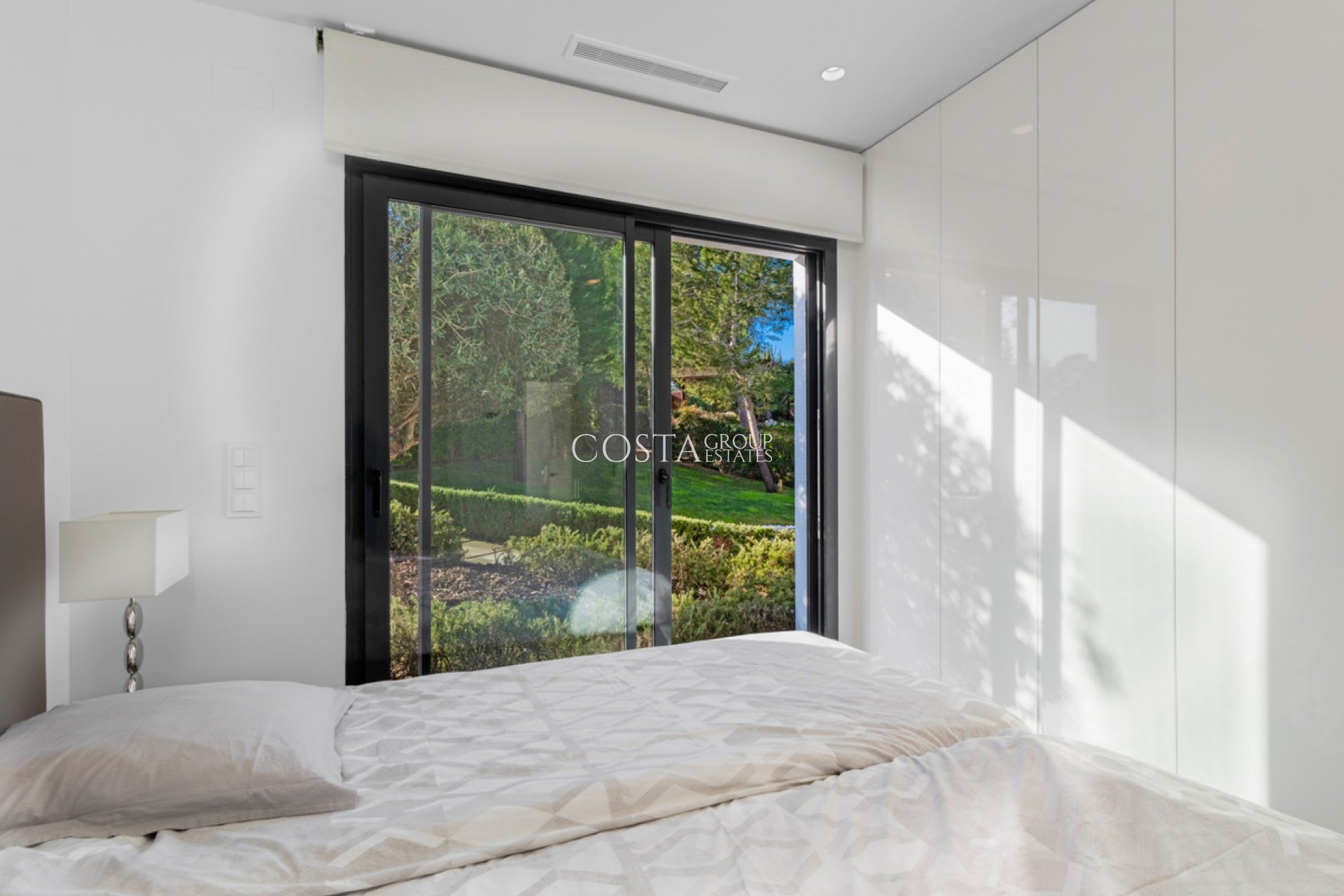 Resale - Villa -
Orihuela Costa - Las Colinas Golf