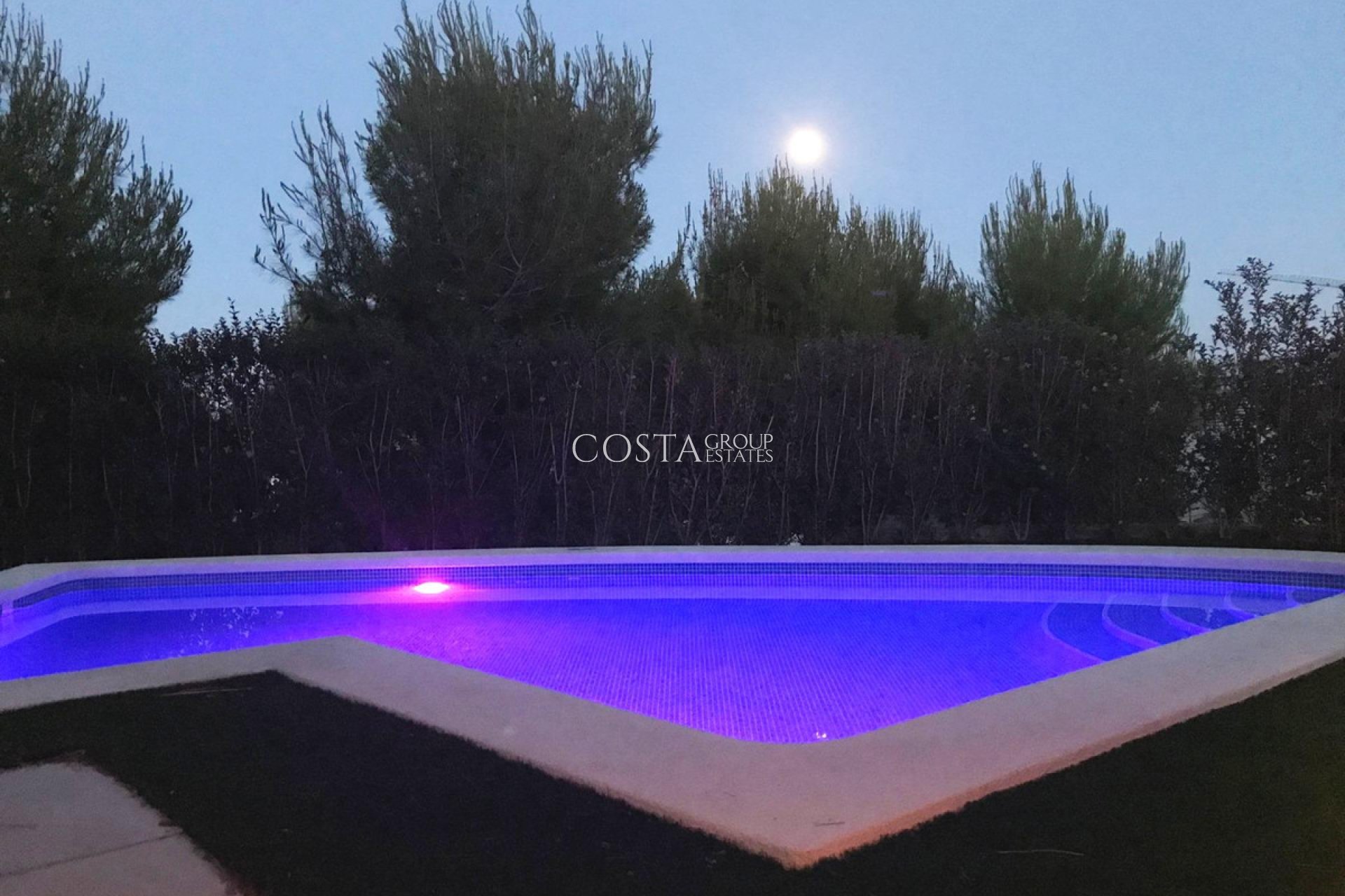 Resale - Villa -
Orihuela Costa - Las Colinas Golf