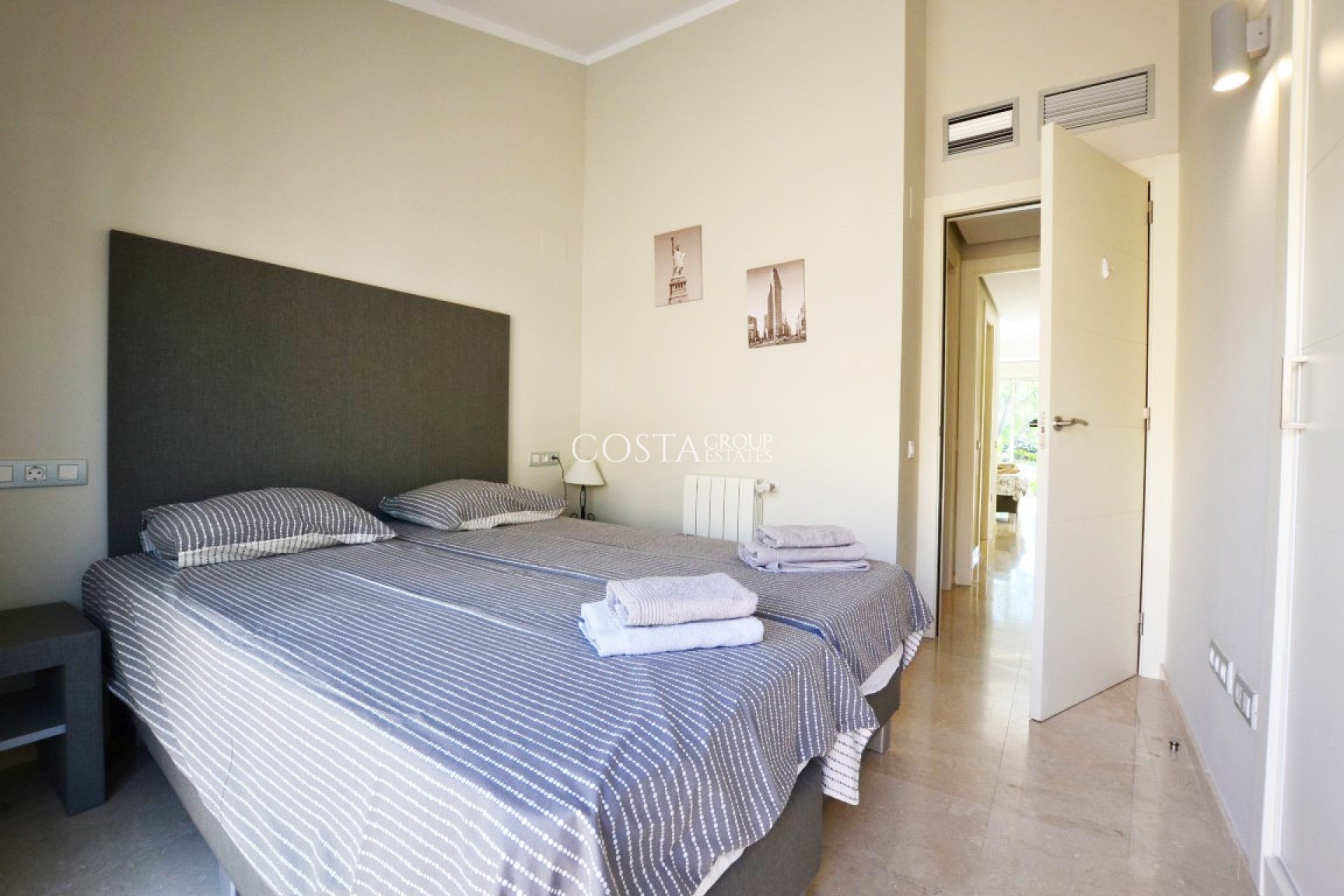 Resale - Villa -
Orihuela Costa - Las Colinas Golf