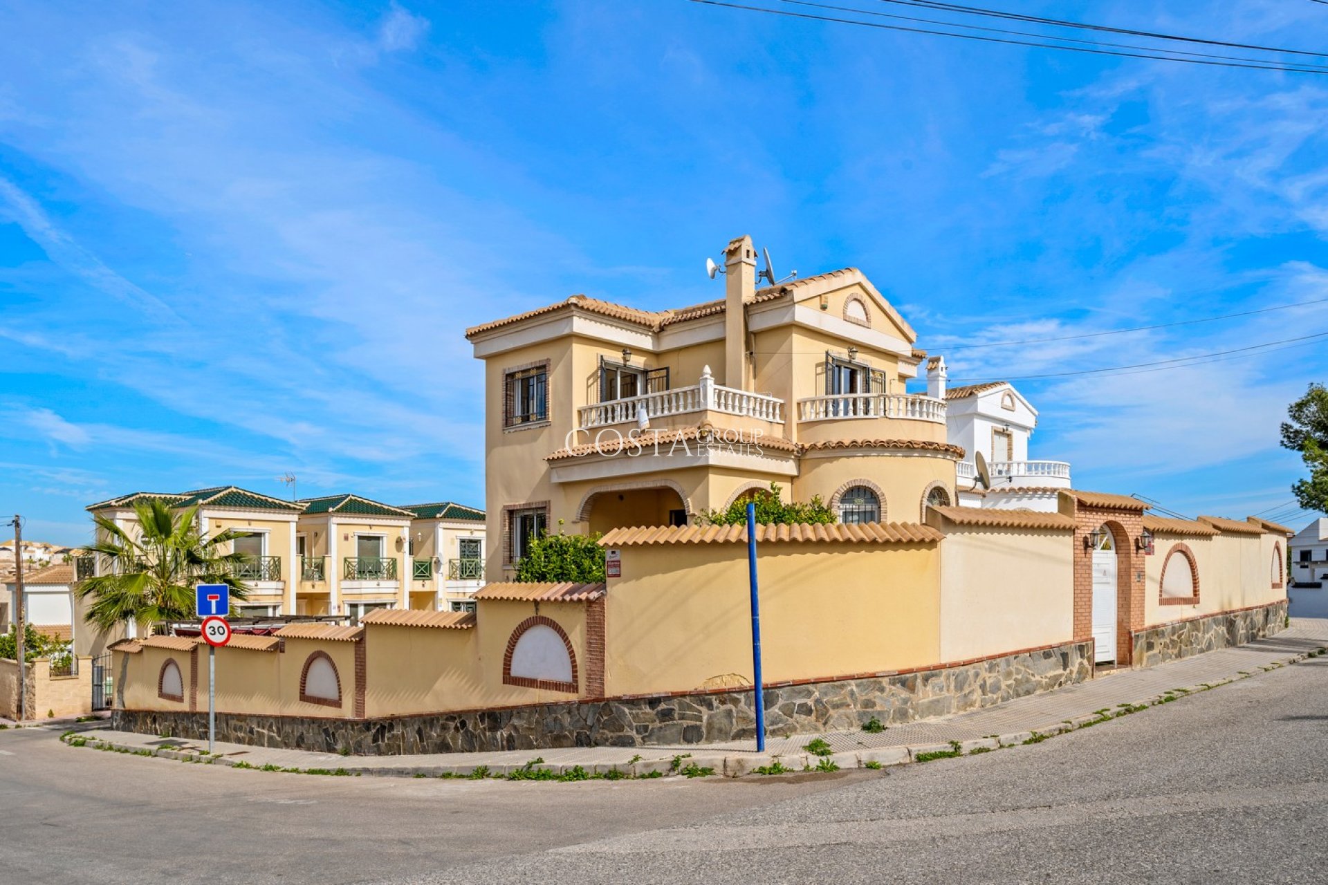 Resale - Villa -
Orihuela Costa - Las Filipinas