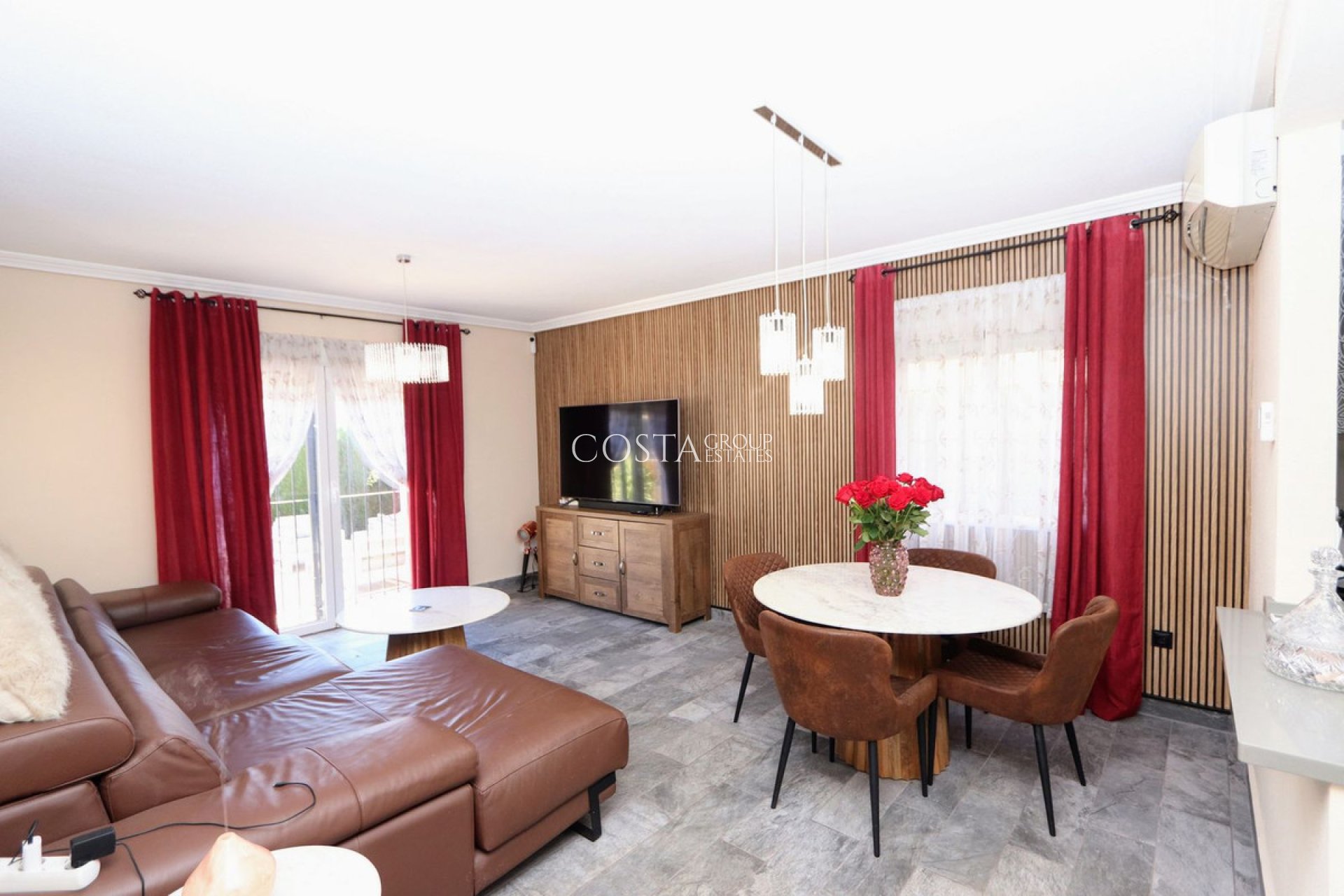 Resale - Villa -
Orihuela Costa - Lomas de Cabo Roig