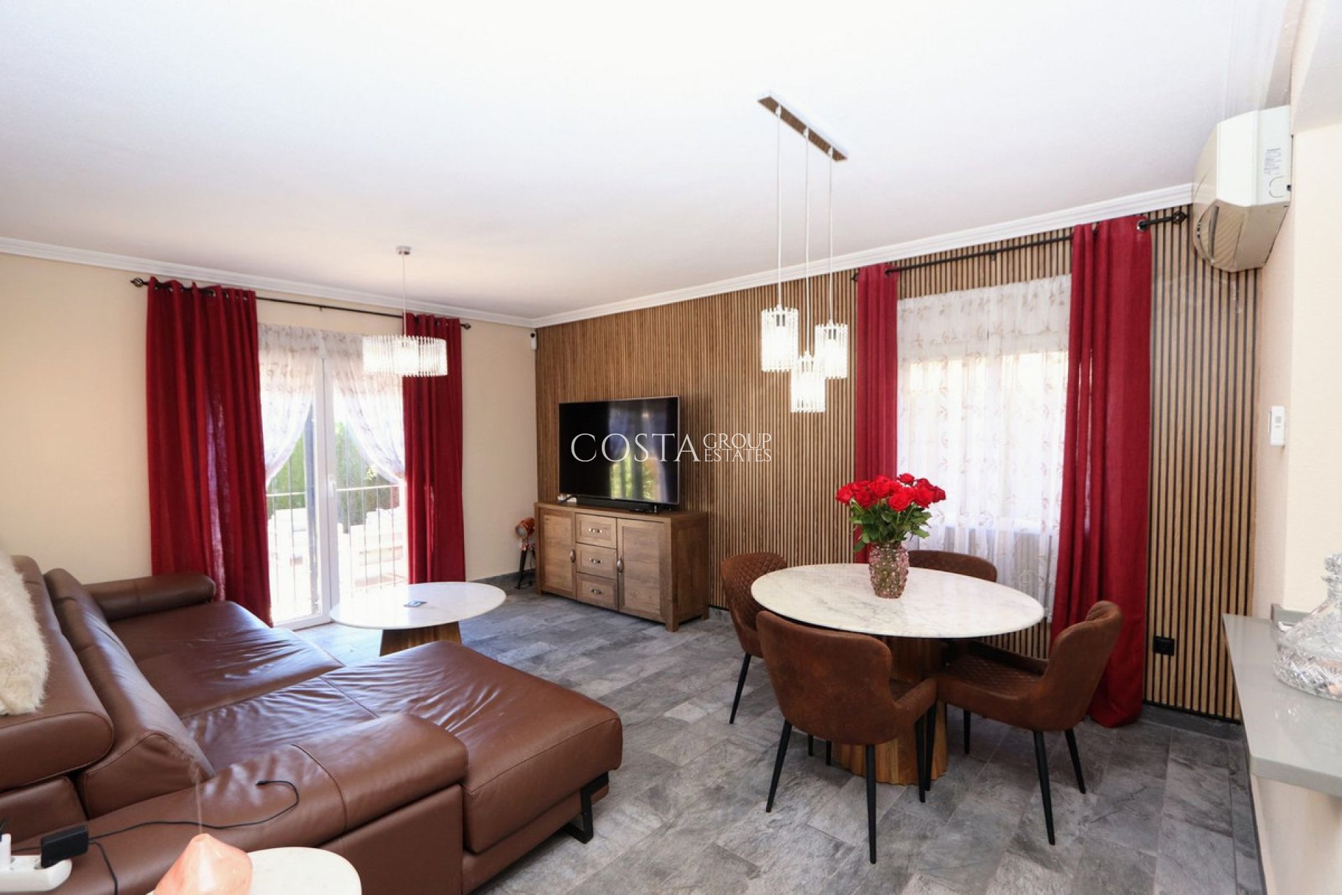 Resale - Villa -
Orihuela Costa - Lomas de Cabo Roig