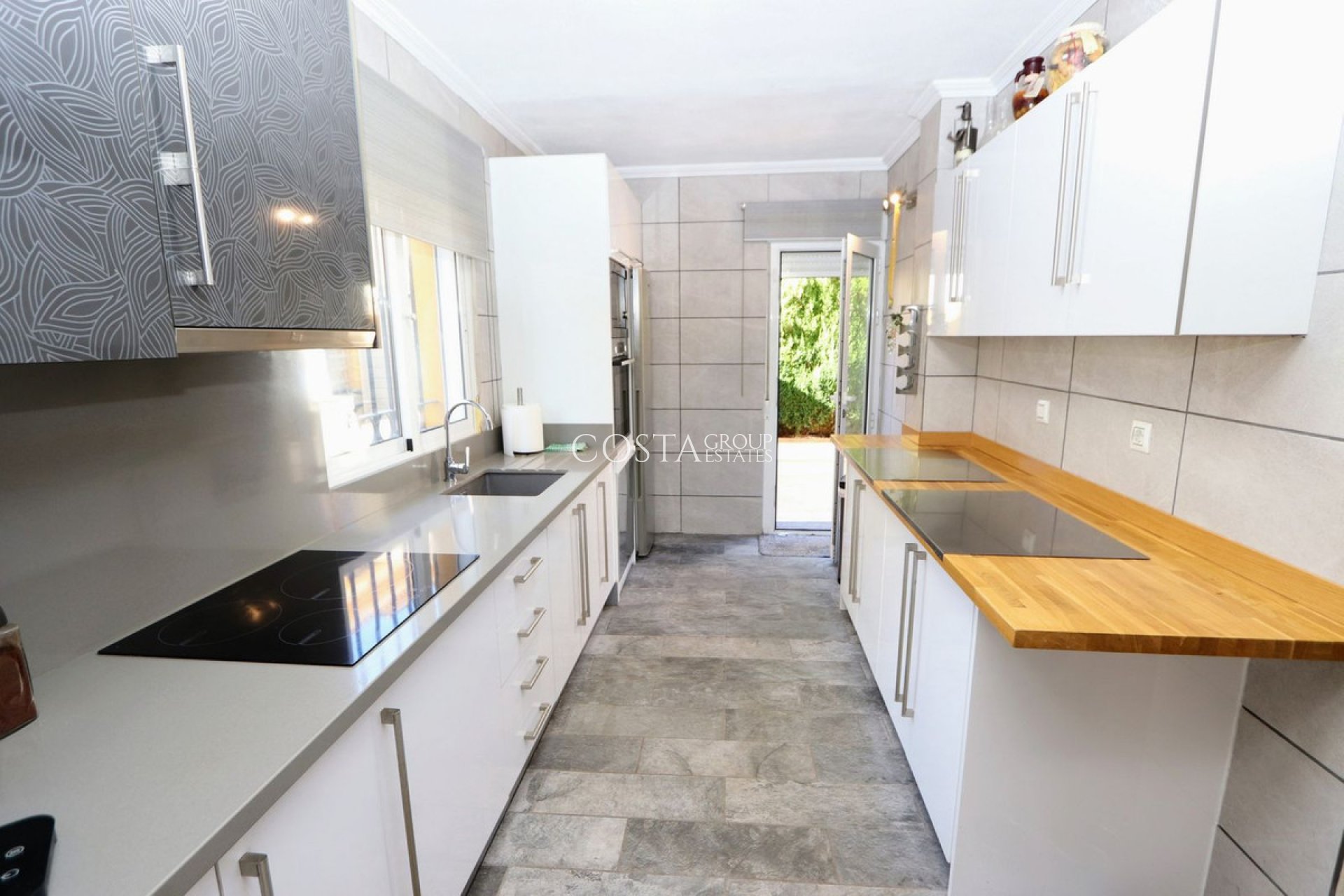 Resale - Villa -
Orihuela Costa - Lomas de Cabo Roig