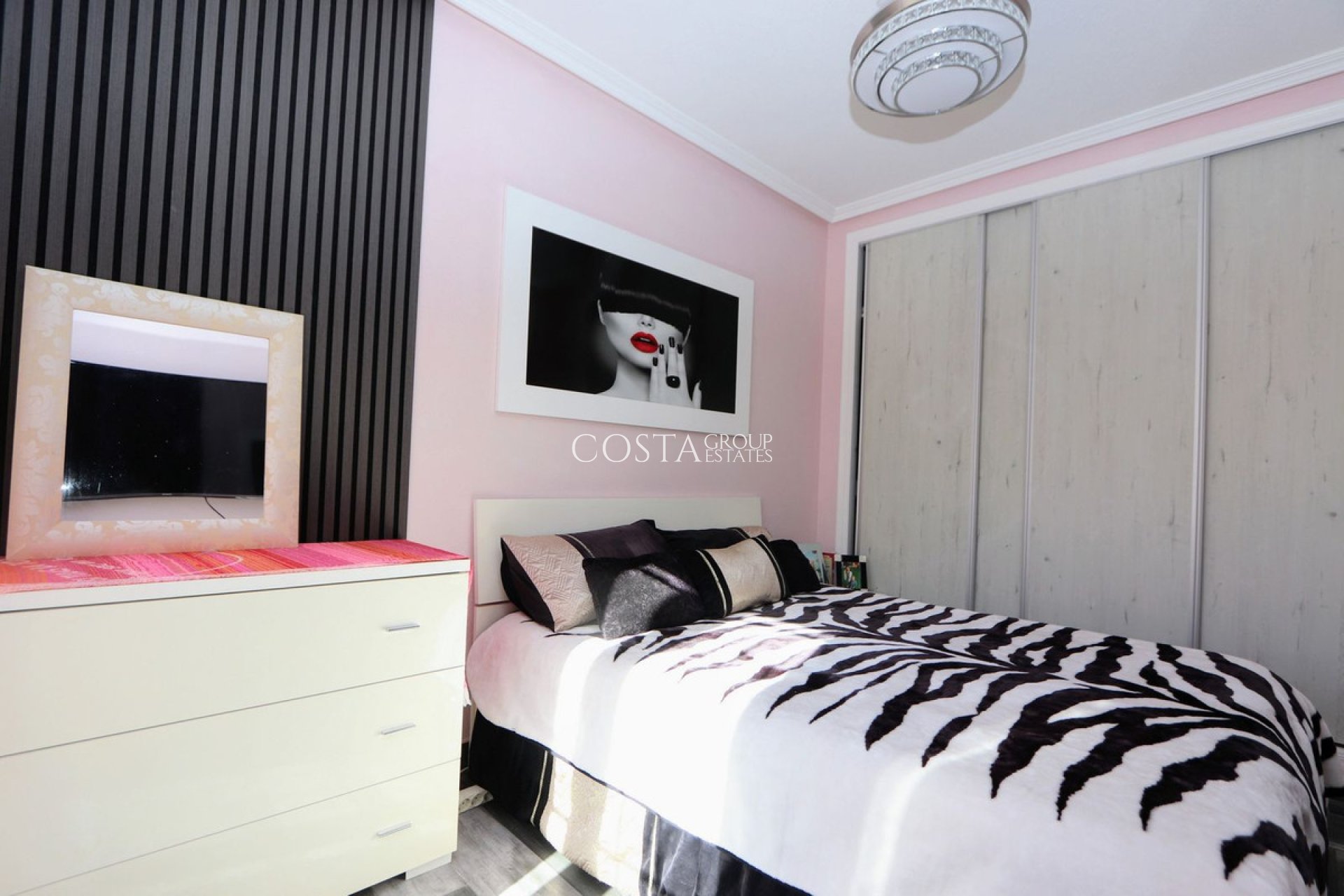 Resale - Villa -
Orihuela Costa - Lomas de Cabo Roig