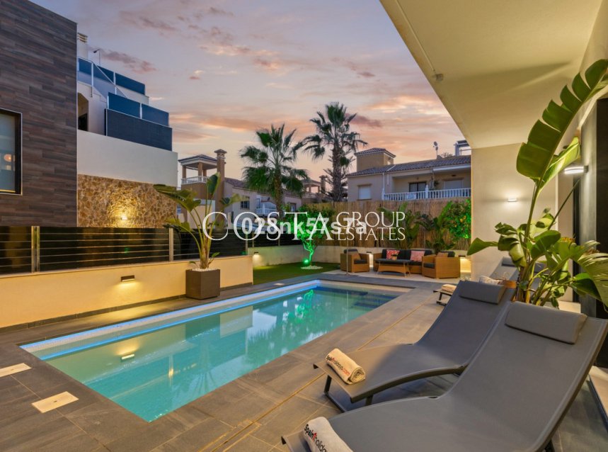 Resale - Villa -
Orihuela Costa - Lomas De Campoamor