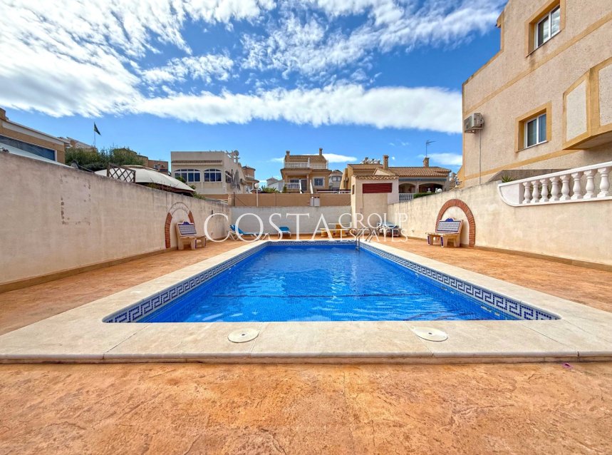 Resale - Villa -
Orihuela Costa - Los Altos