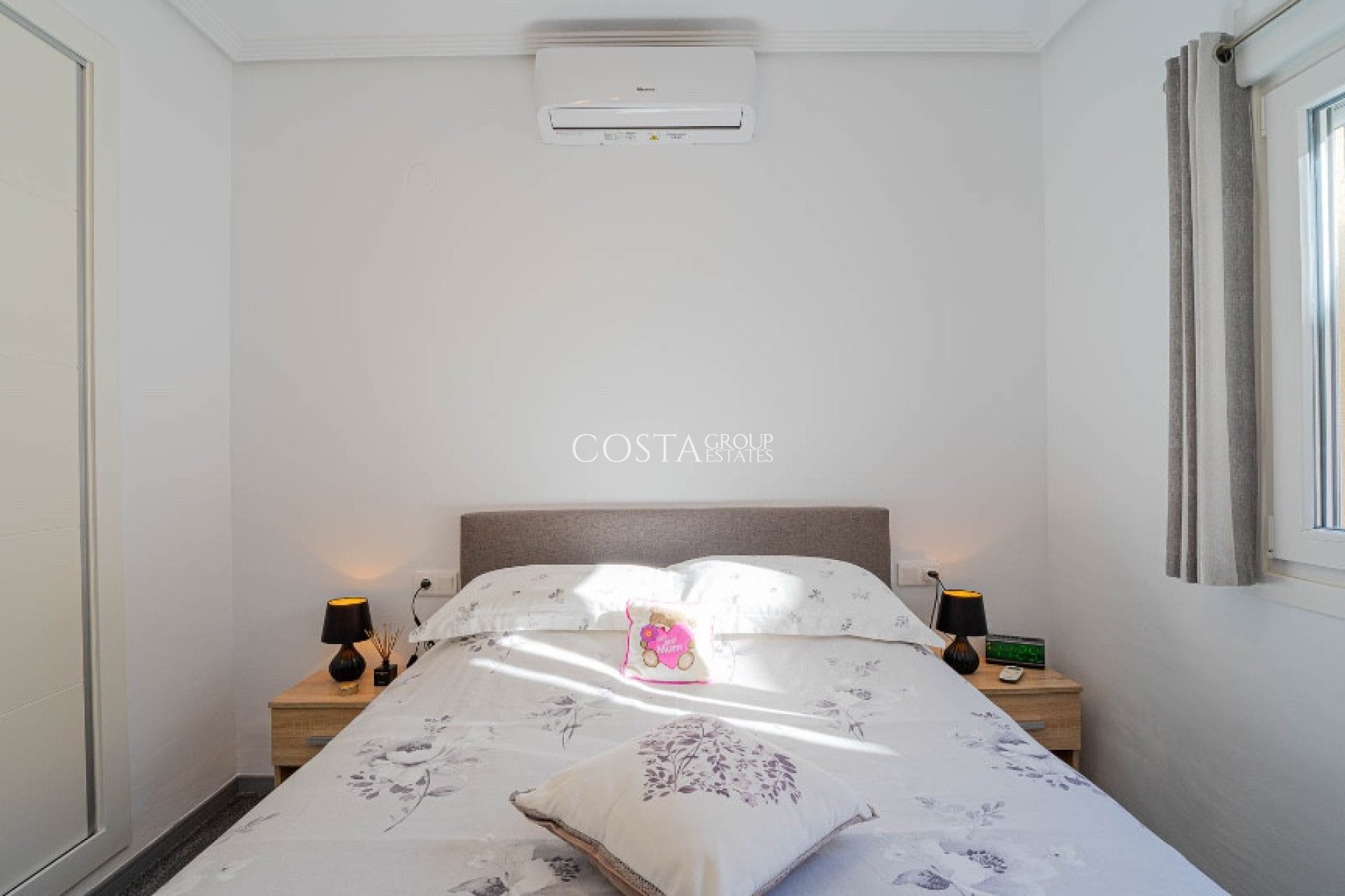 Resale - Villa -
Orihuela Costa - Los Altos