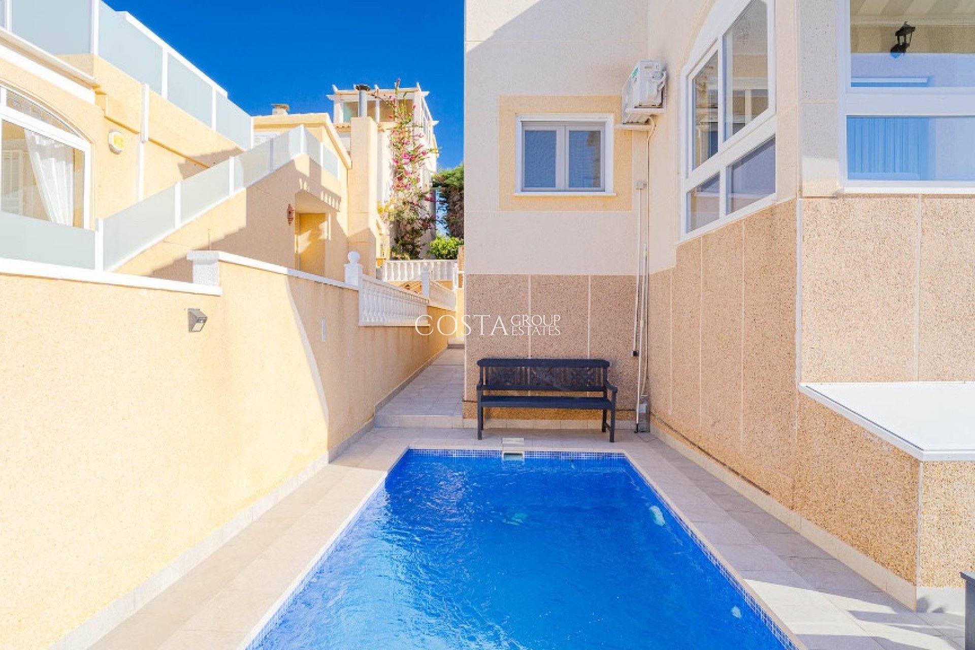 Resale - Villa -
Orihuela Costa - Los Altos