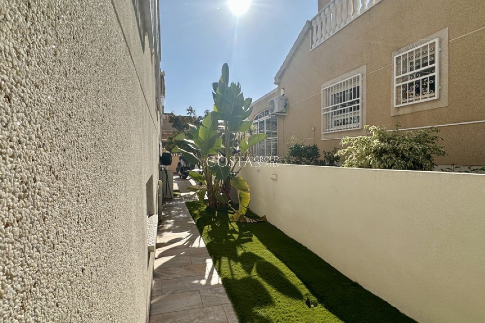 Resale - Villa -
Orihuela Costa - Los Altos