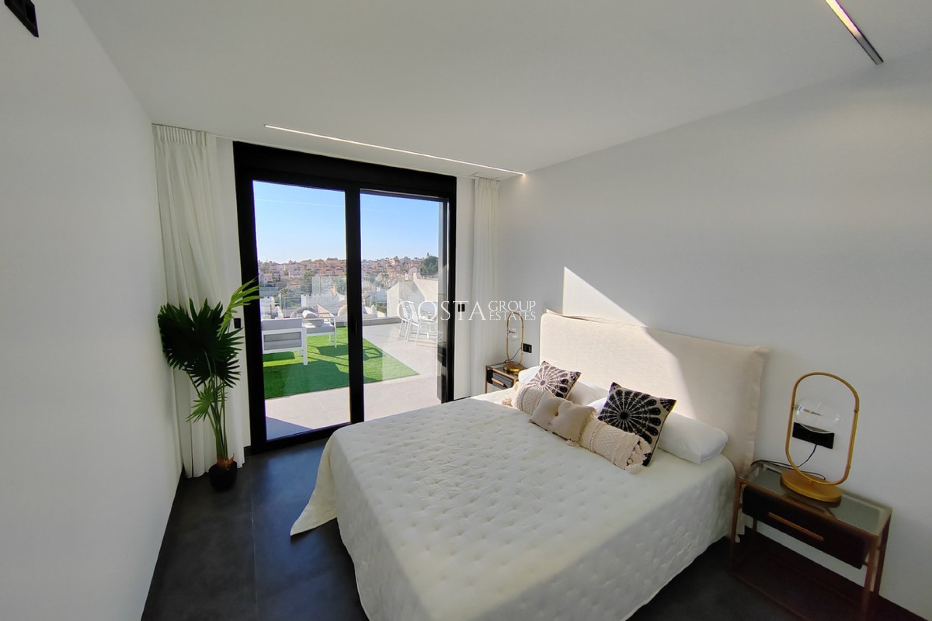 Resale - Villa -
Orihuela Costa - Los Balcones