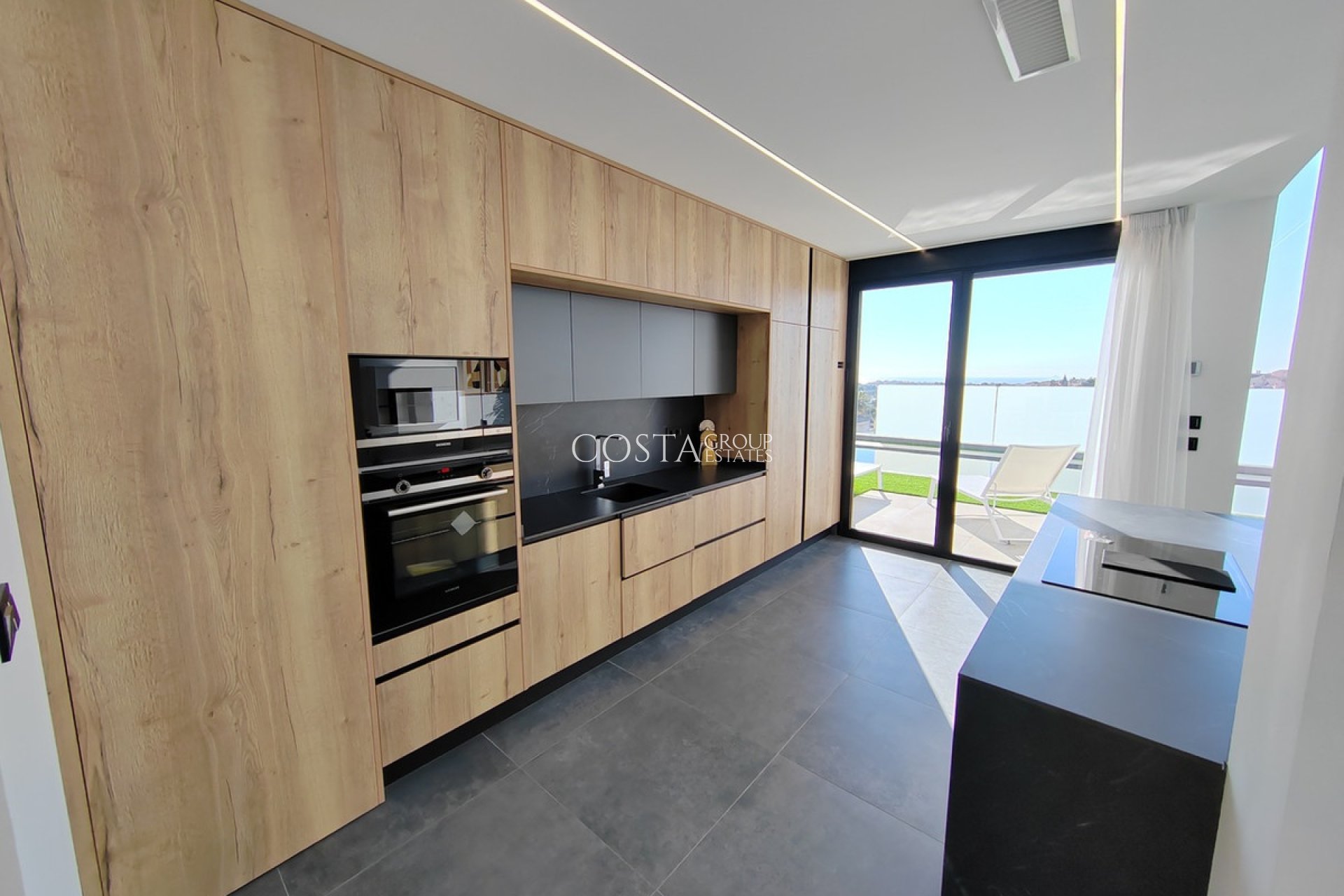 Resale - Villa -
Orihuela Costa - Los Balcones