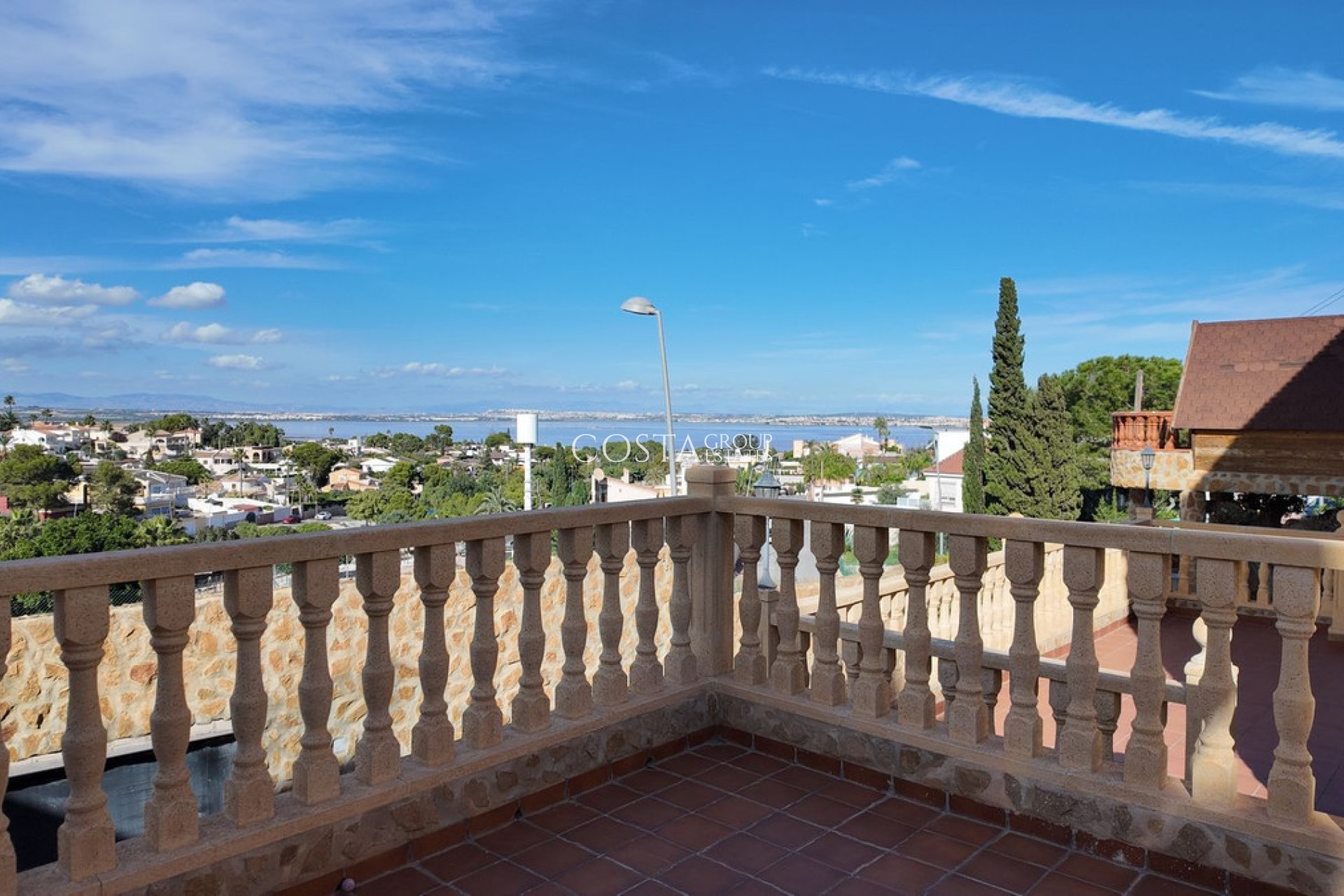 Resale - Villa -
Orihuela Costa - Los Balcones