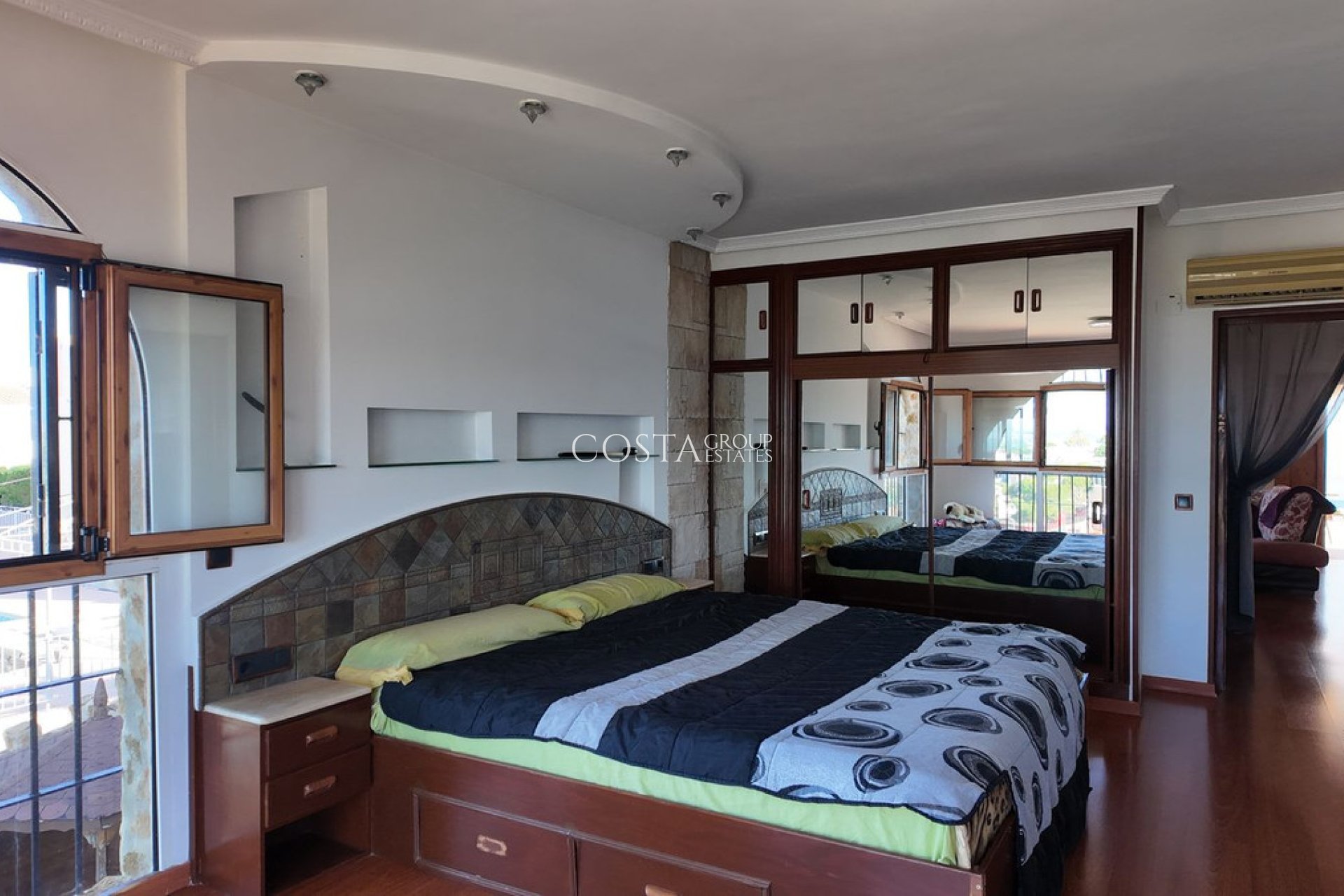 Resale - Villa -
Orihuela Costa - Los Balcones